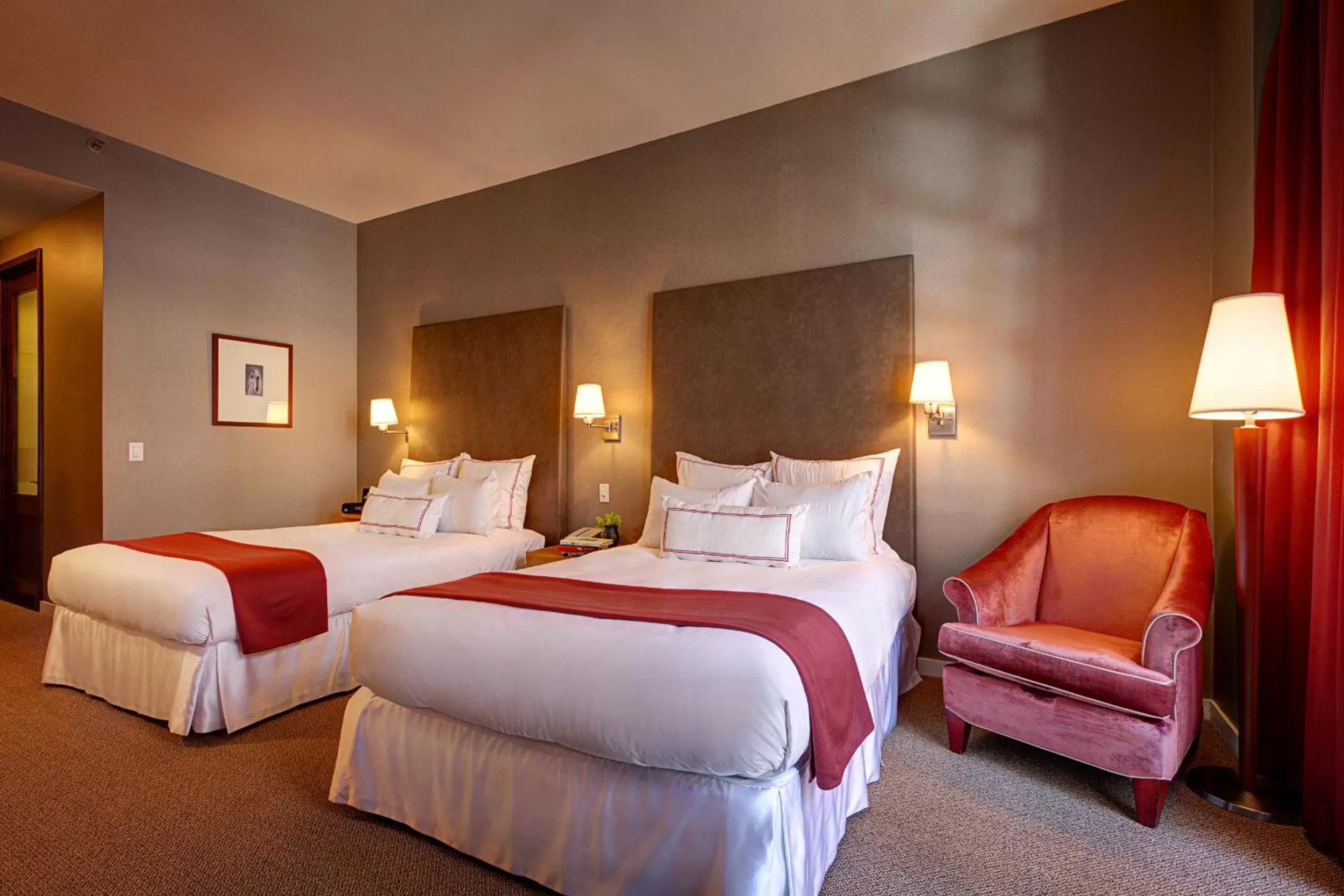 Bed in Hotel Giraffe by Library Hotel Collection