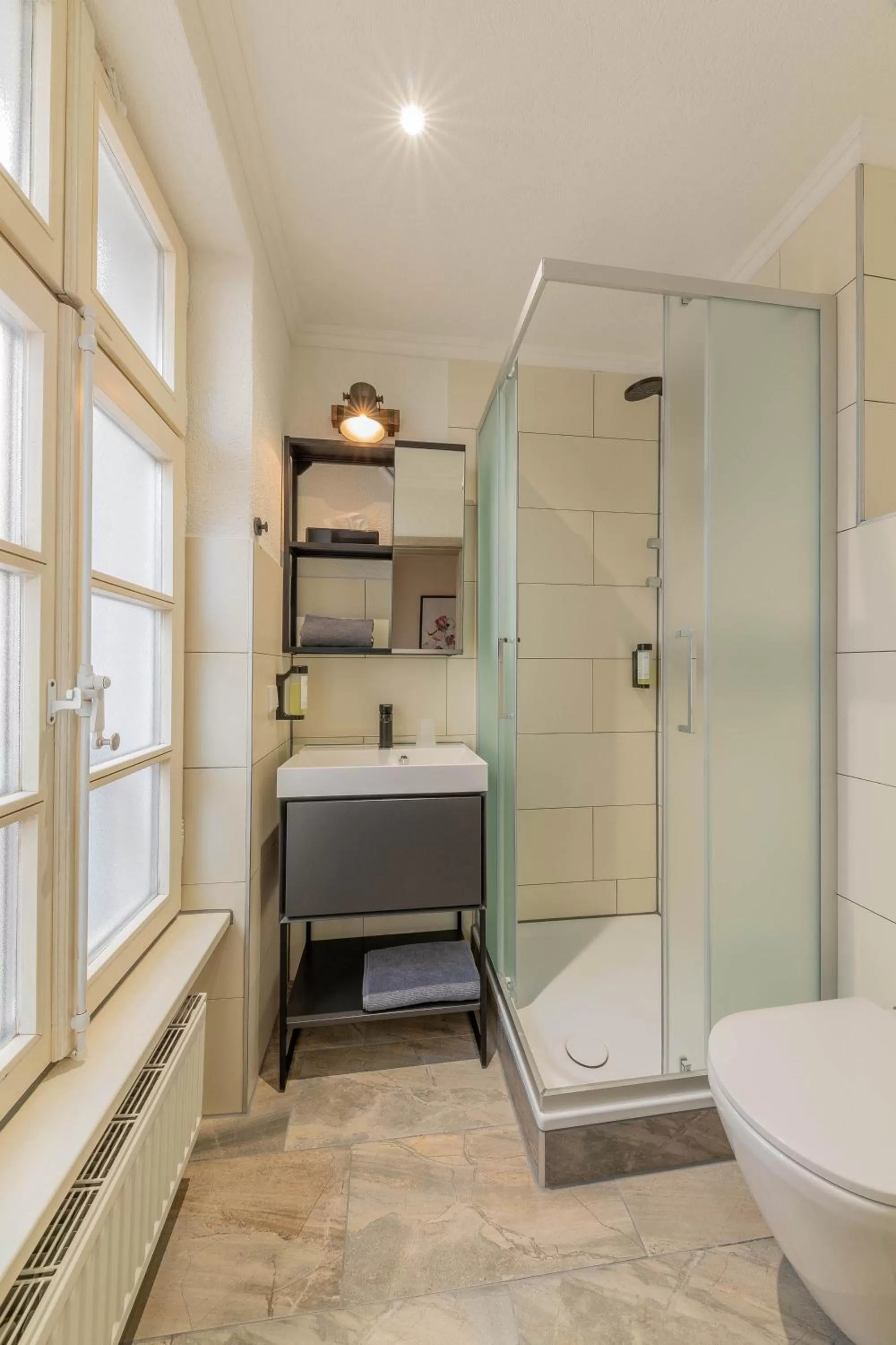 Shower, Bed in Hof Ehrenfels