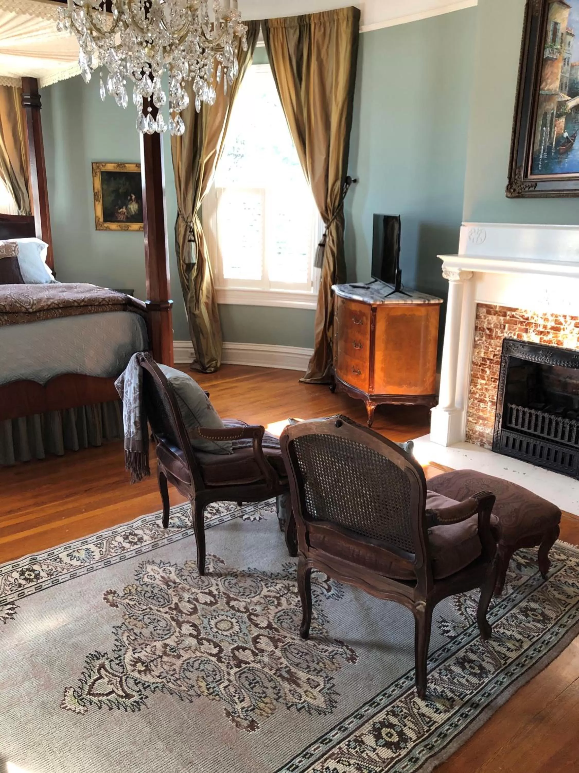 Bed in The Twelve Oaks Bed & Breakfast