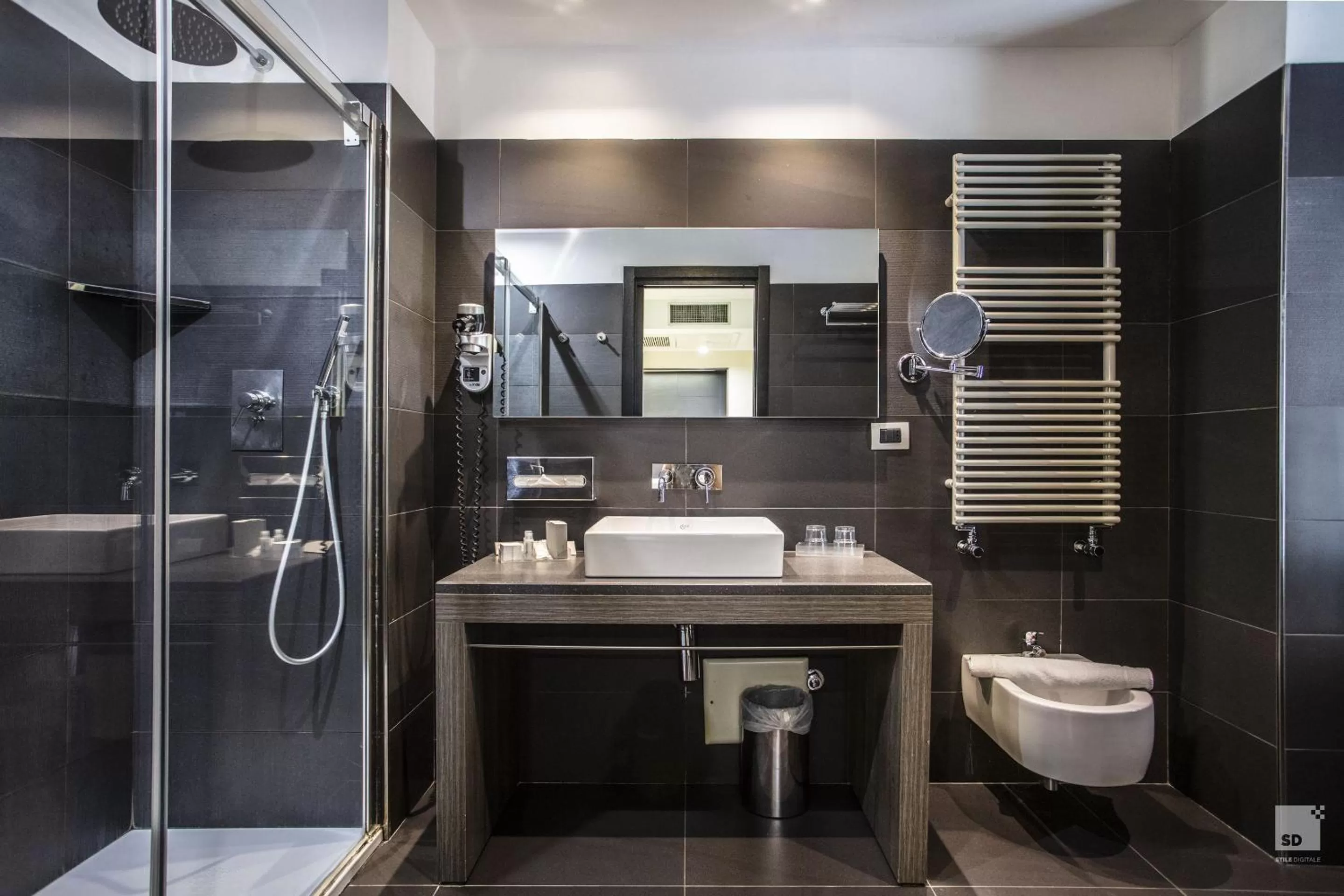 Shower in Hotel Diplomatic