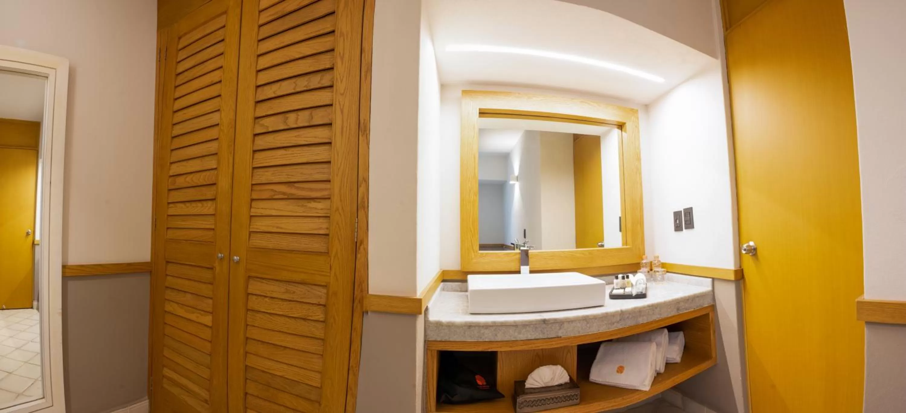 Bathroom in Hacienda Jurica by Brisas