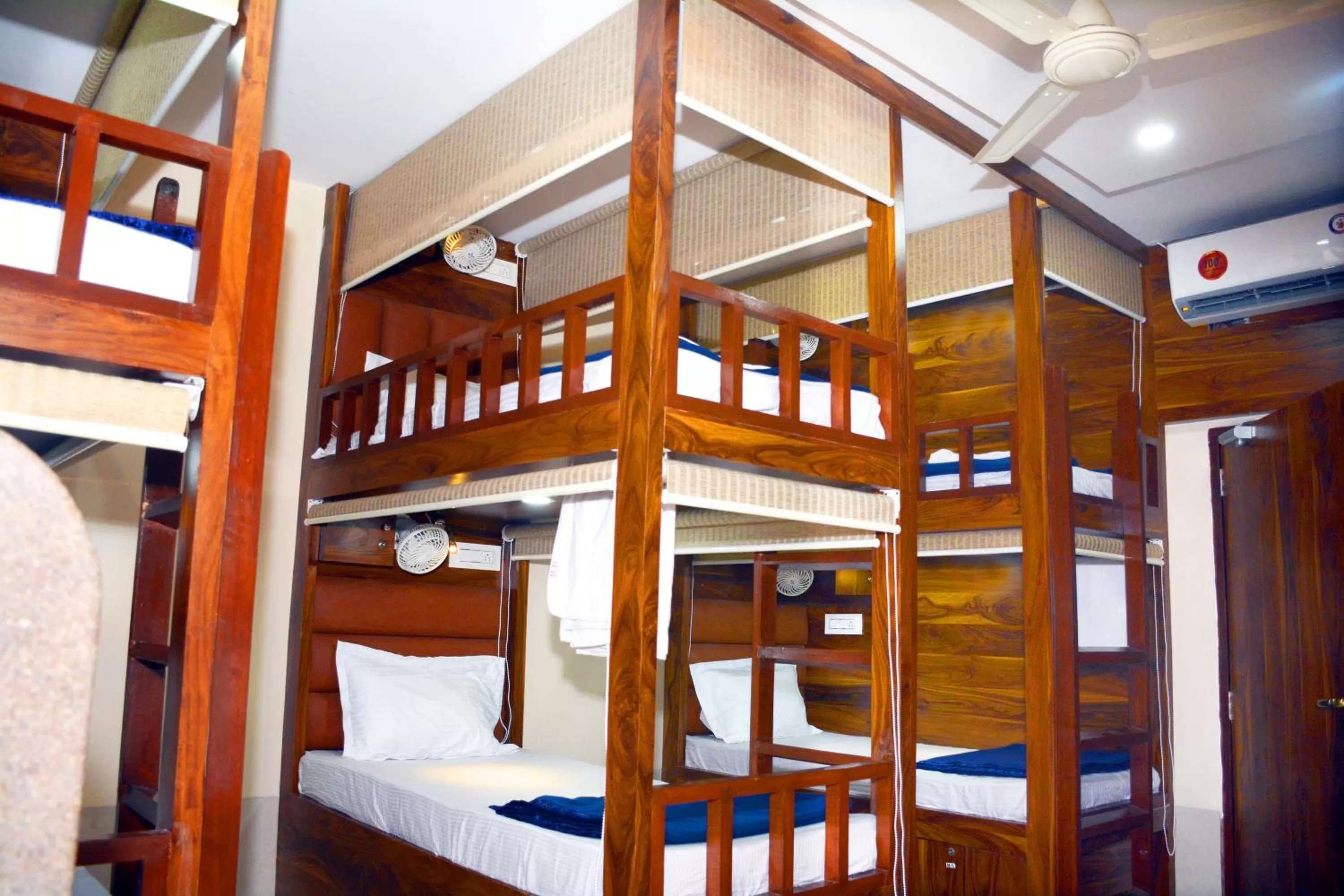Bunk Bed in Hotel Nest N Rest - Mumbai