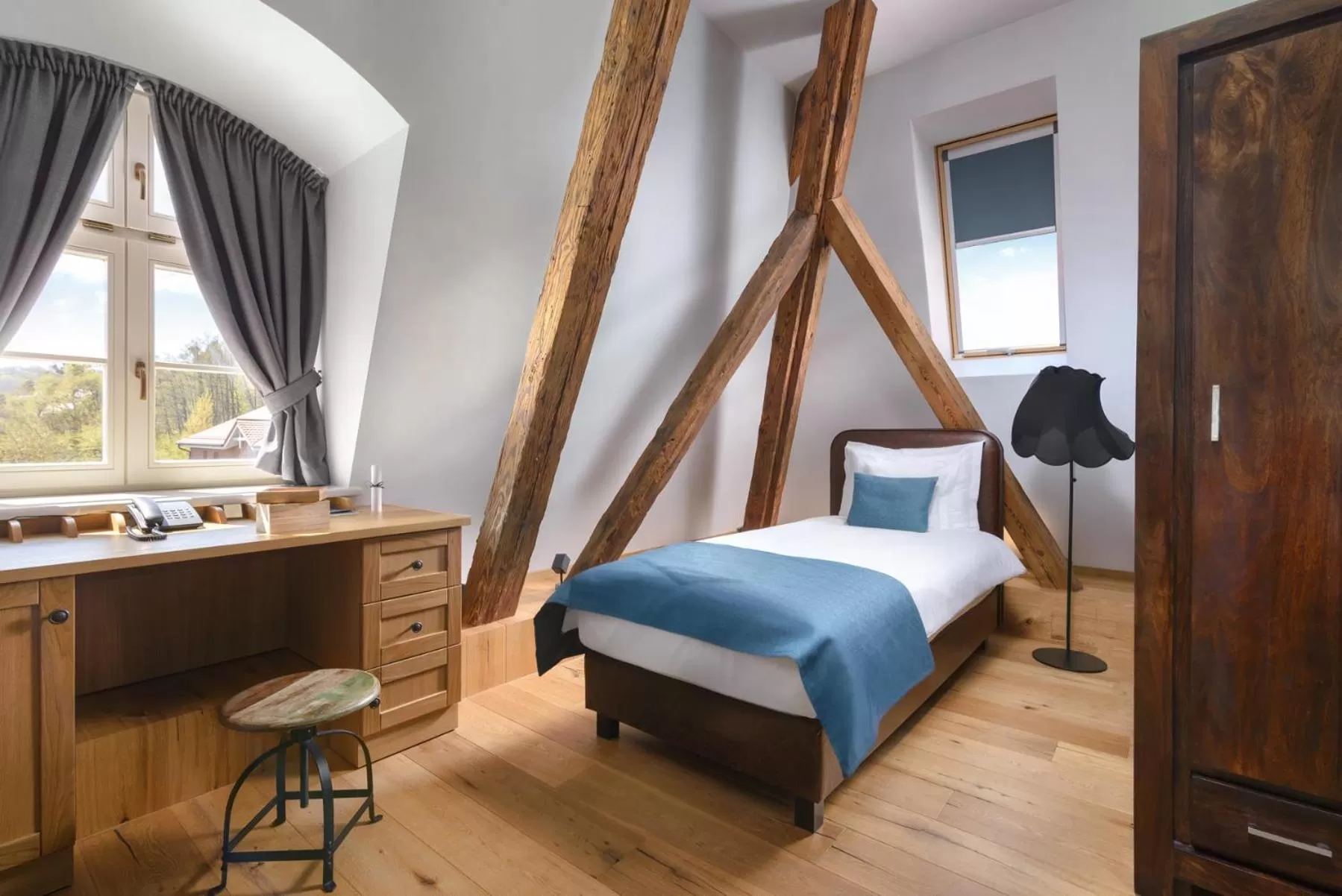 Bed in Relais & Châteaux Hotel Quadrille - Adults Only