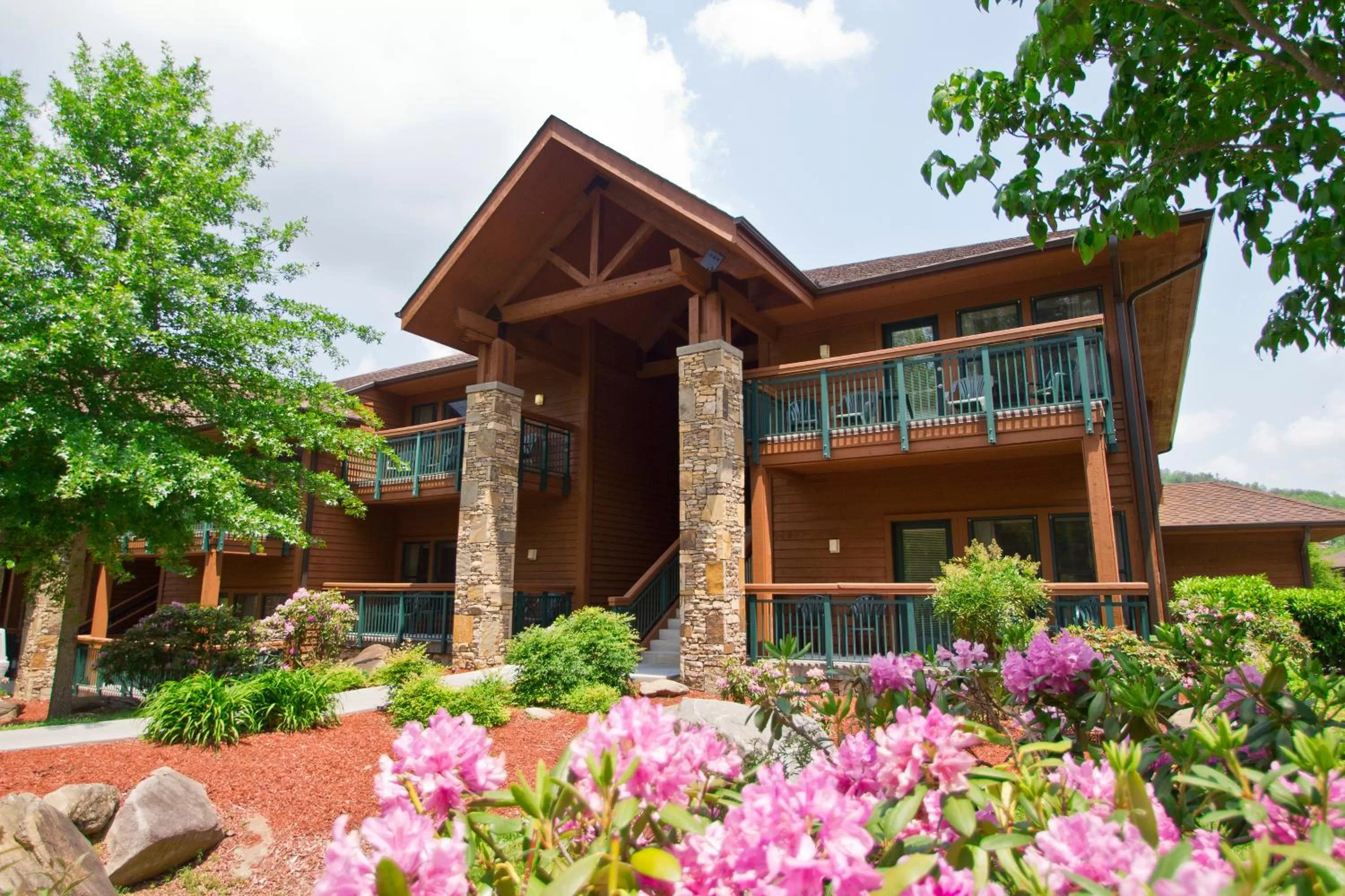 Property building in Hilton Vacation Club Bent Creek Golf Village Gatlinburg