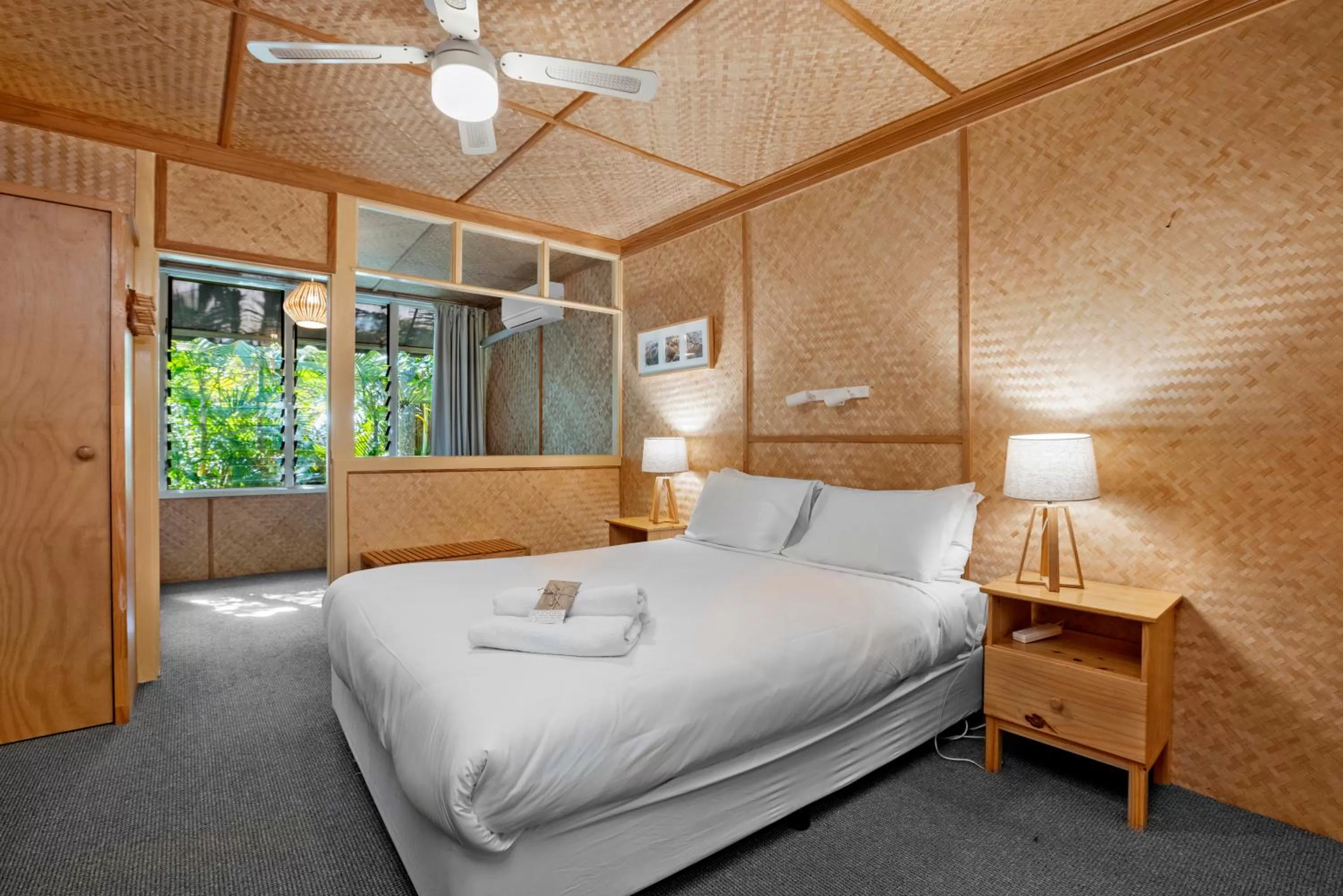 Bed in Tallow Beach Motel