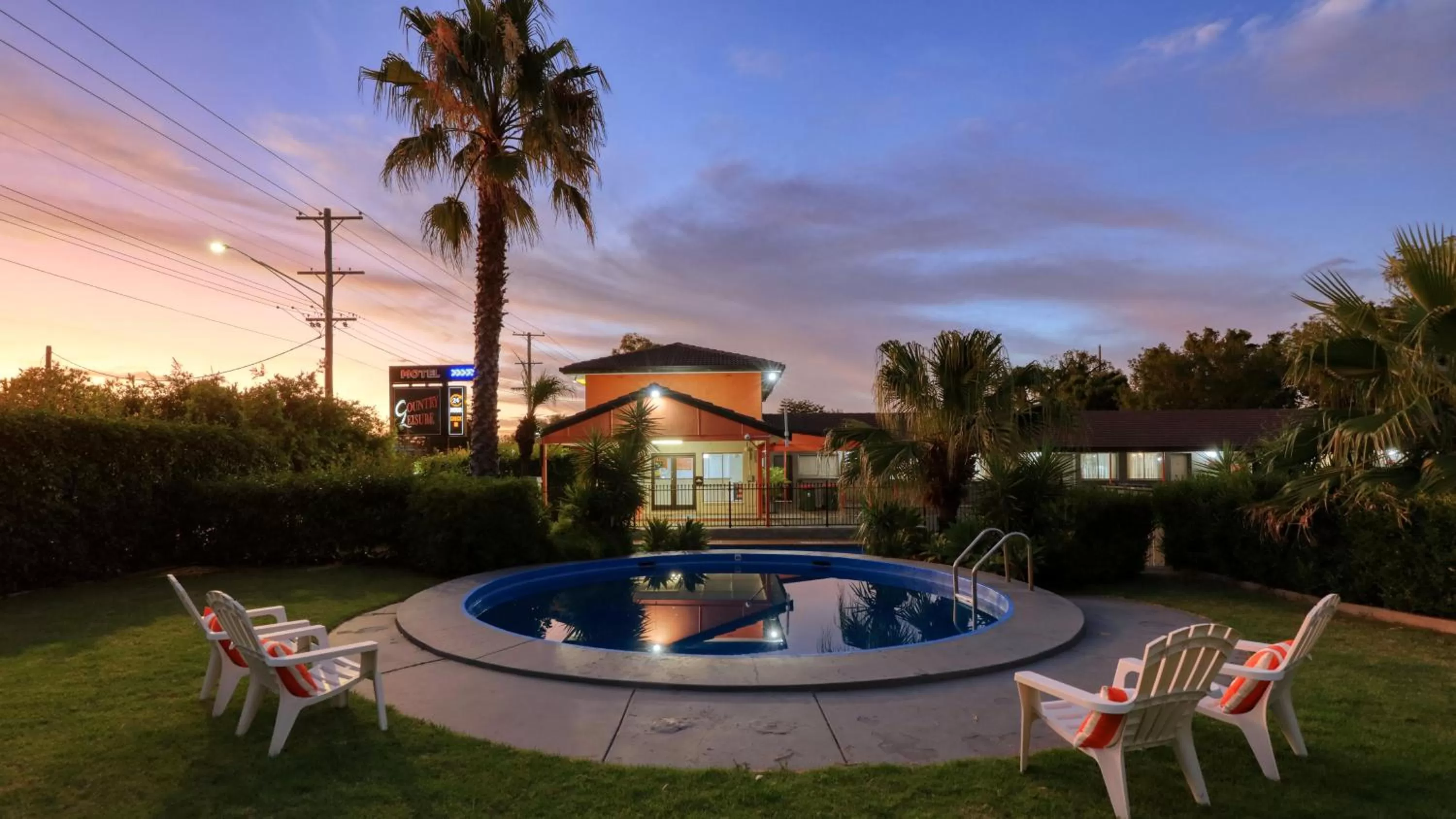 Swimming pool in Country Leisure Motor Inn