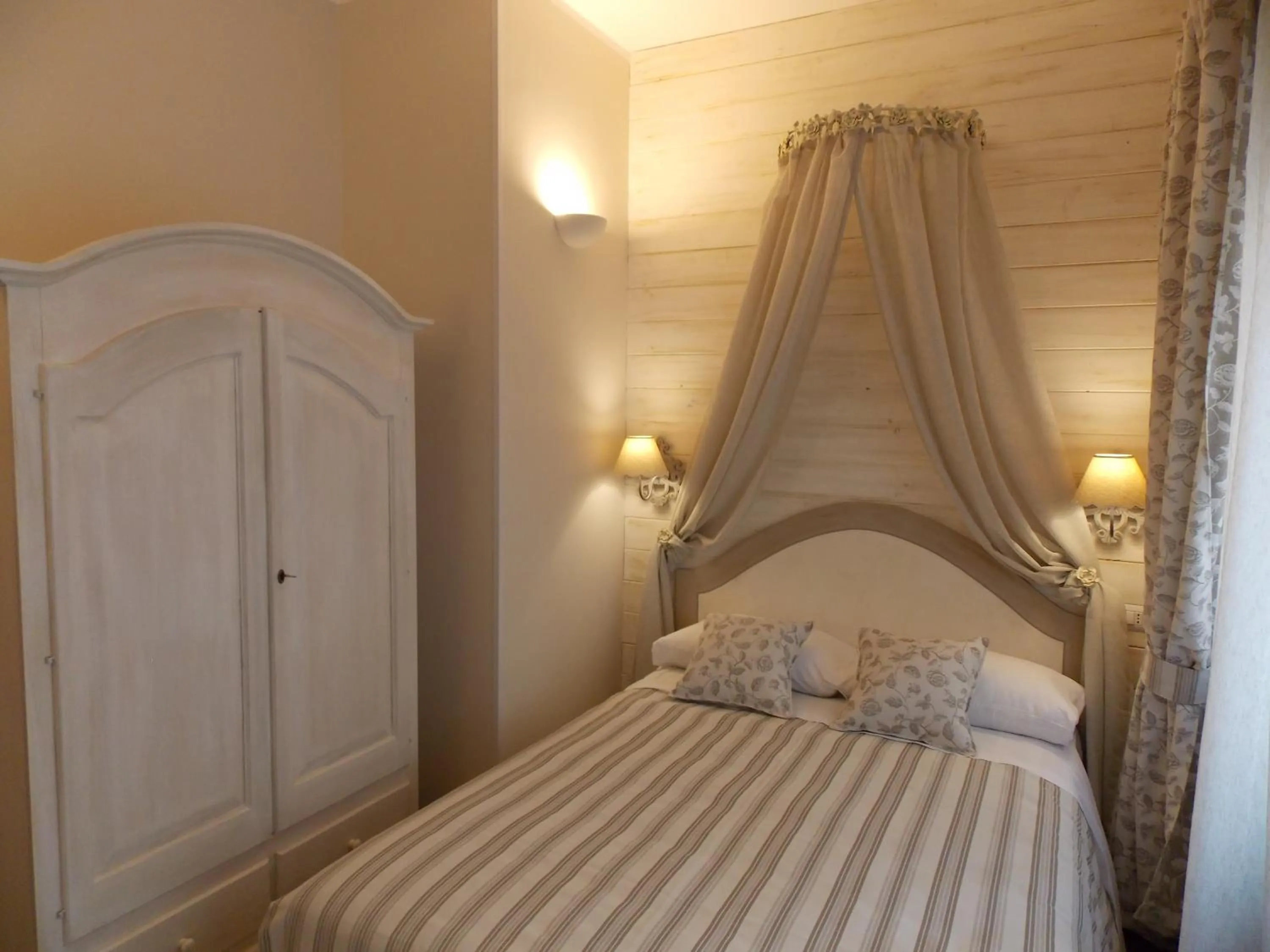 Bedroom, Bed in Casa Tua Vaticano Guest House