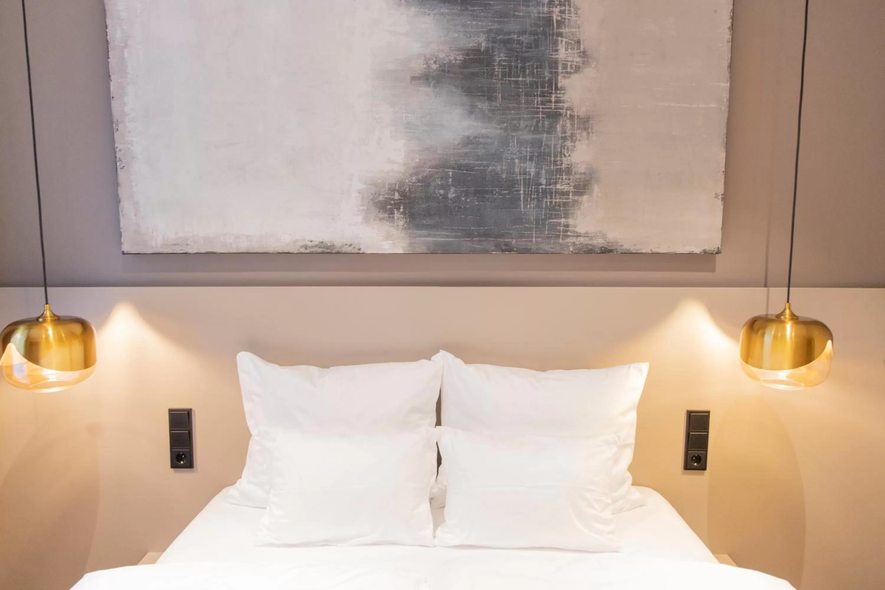 Photo of the whole room, Bed in Munich Rooms Hotel