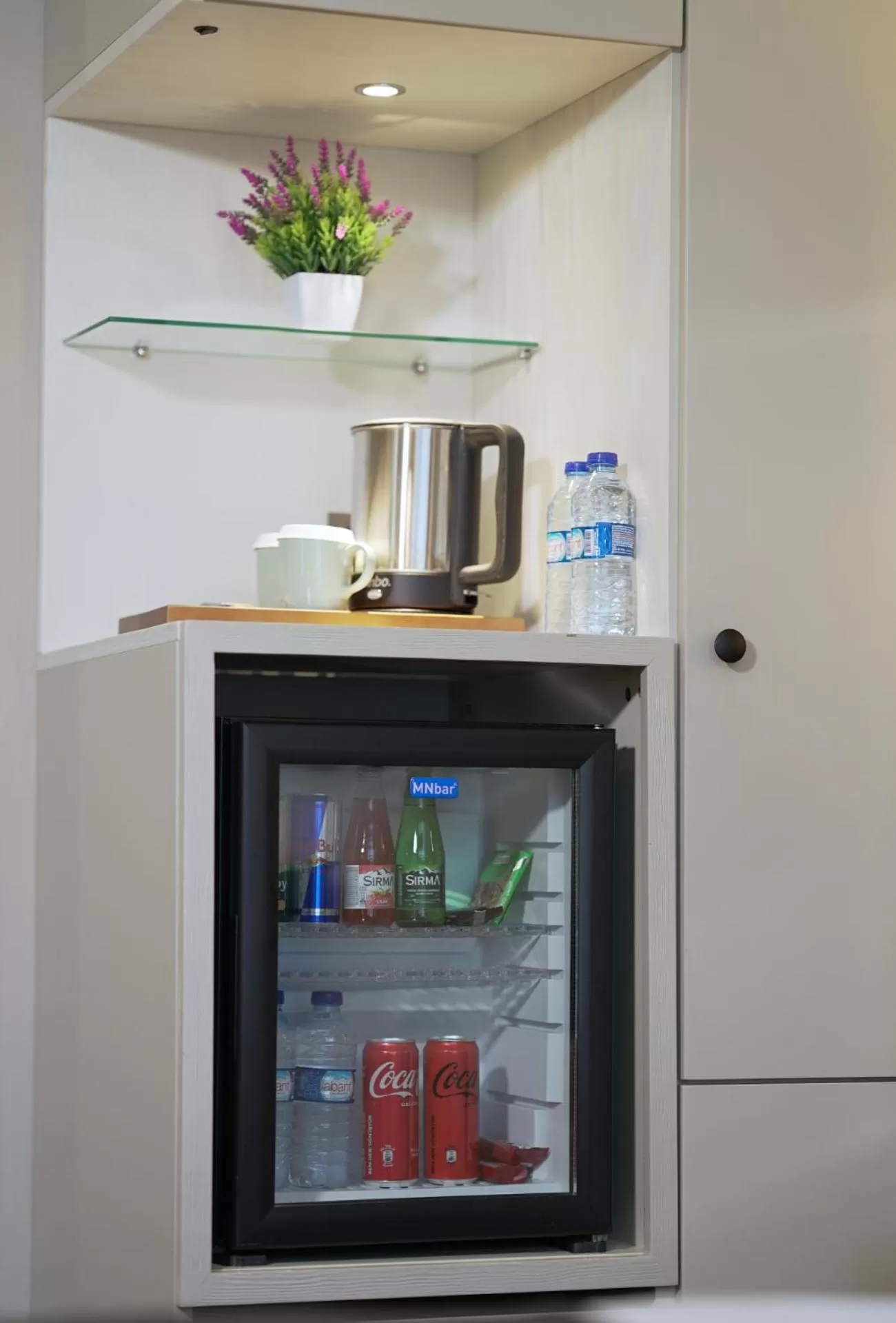 oven in Homey AirPort Hotel