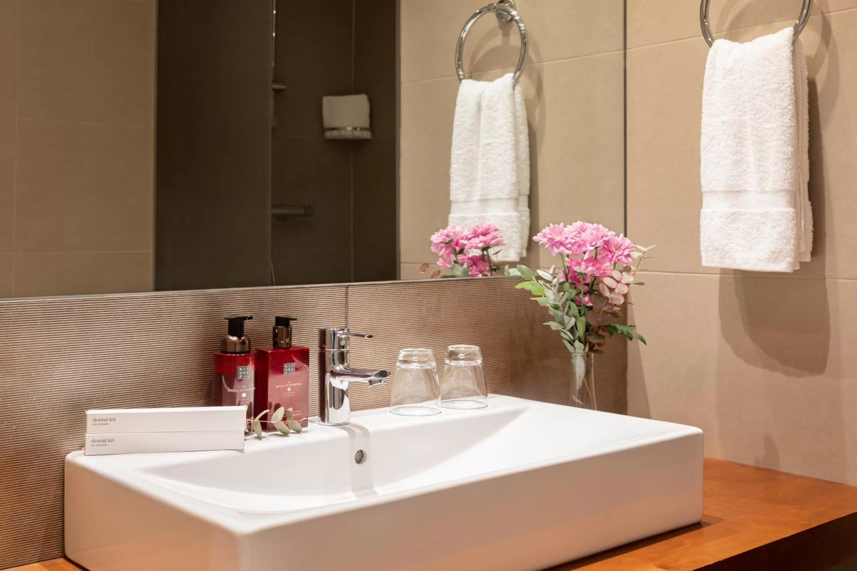 Bathroom in Duquesa Suites Landmark Hotel by Grup Duquessa