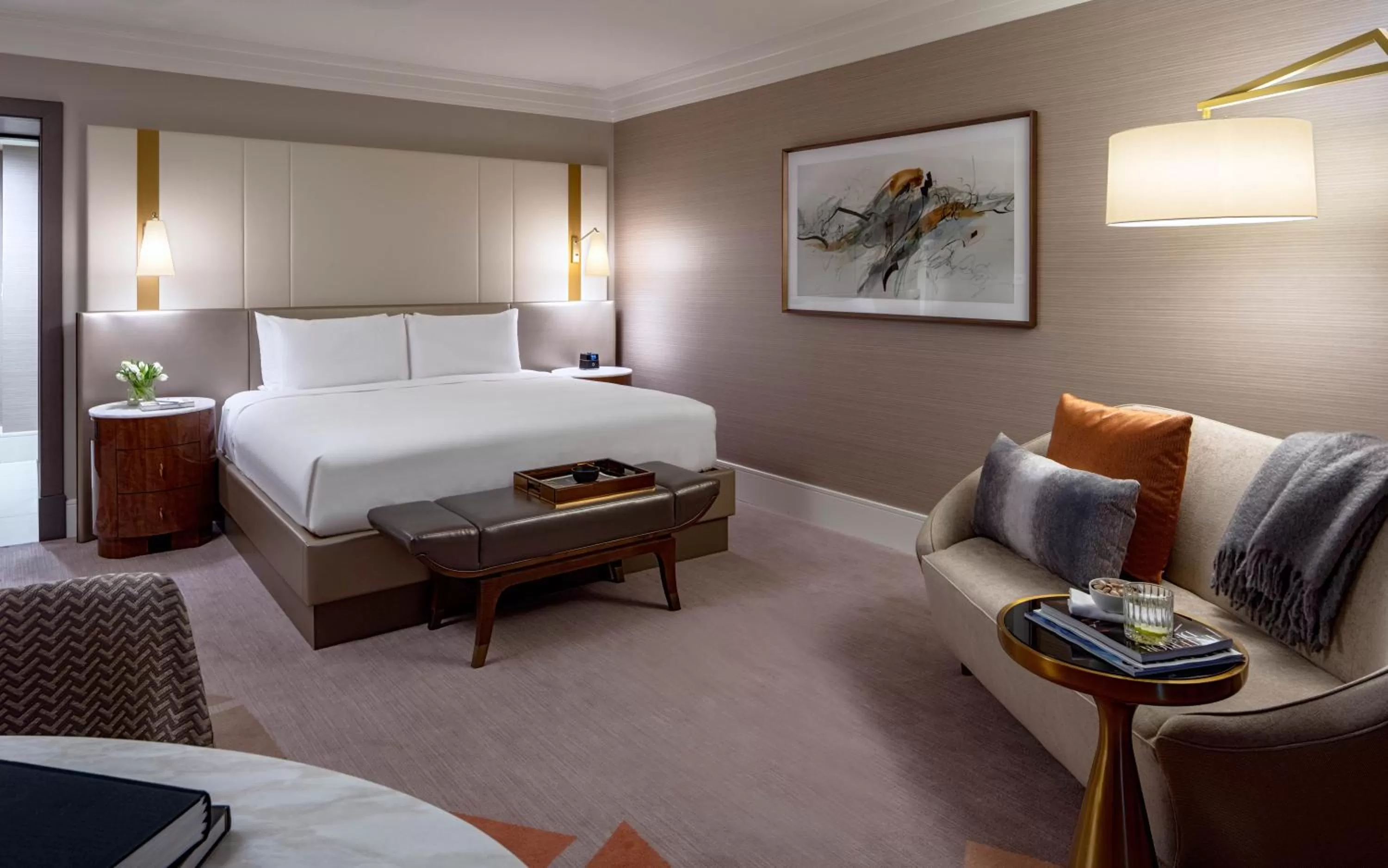 Photo of the whole room, Bed in Hotel Crescent Court