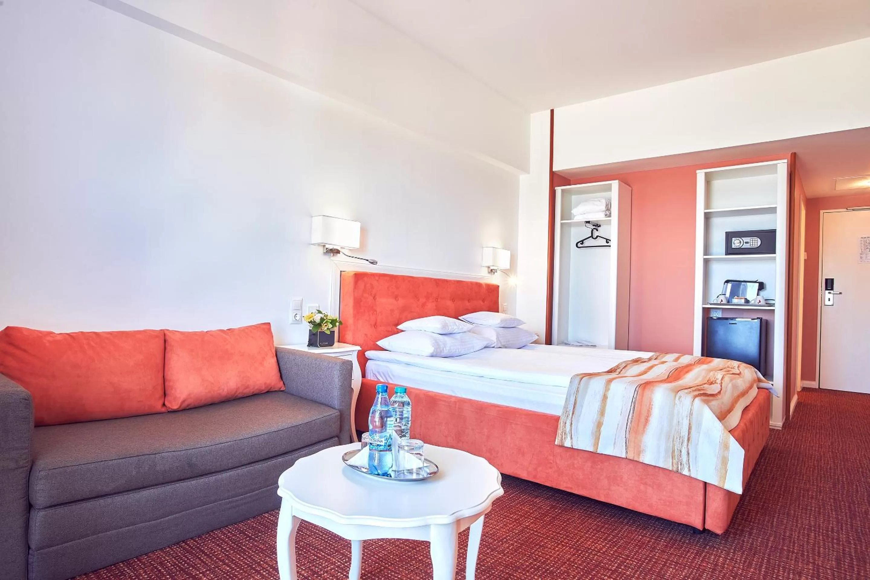 Bedroom, Bed in Continental Forum Constanta