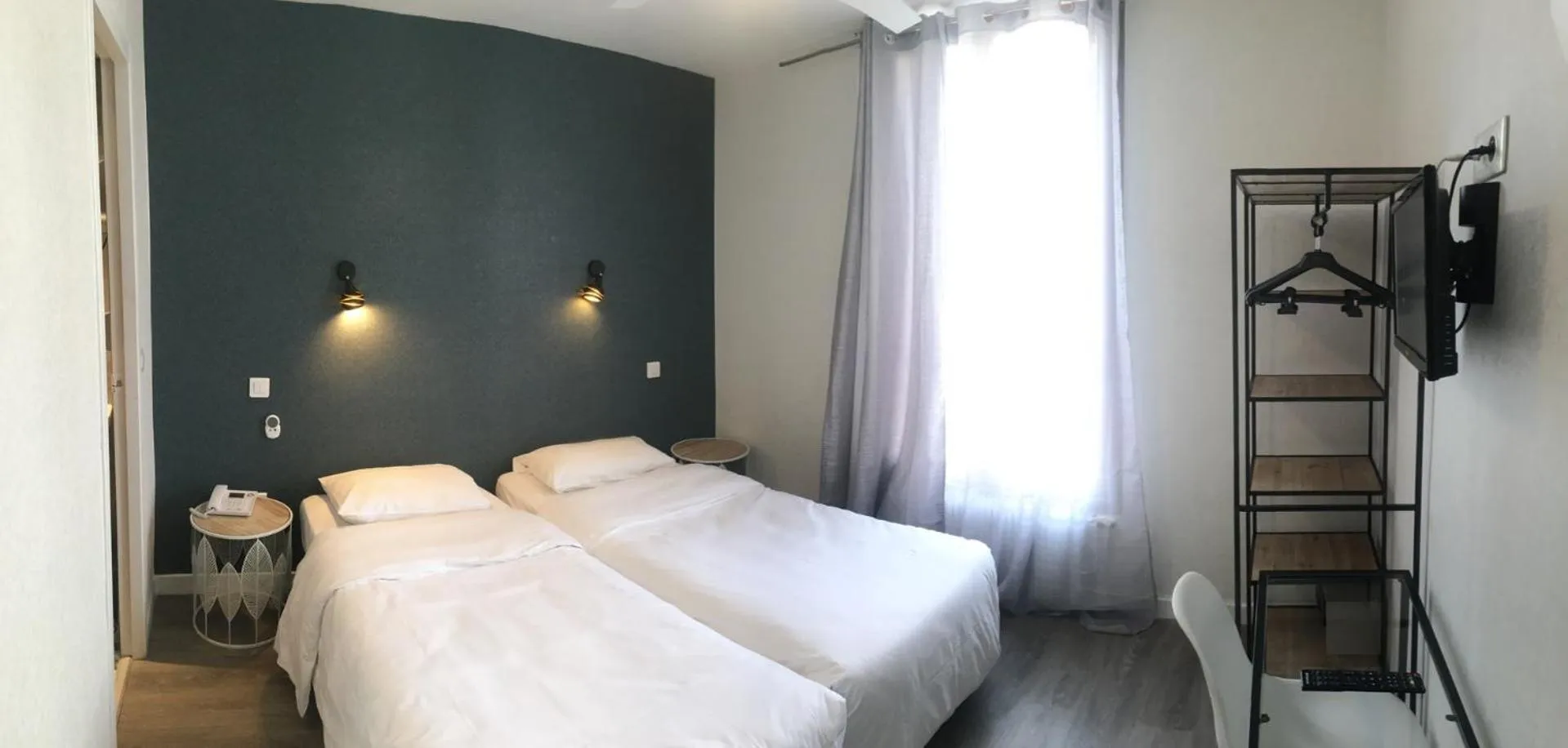 Photo of the whole room, Bed in Hôtel du Maine