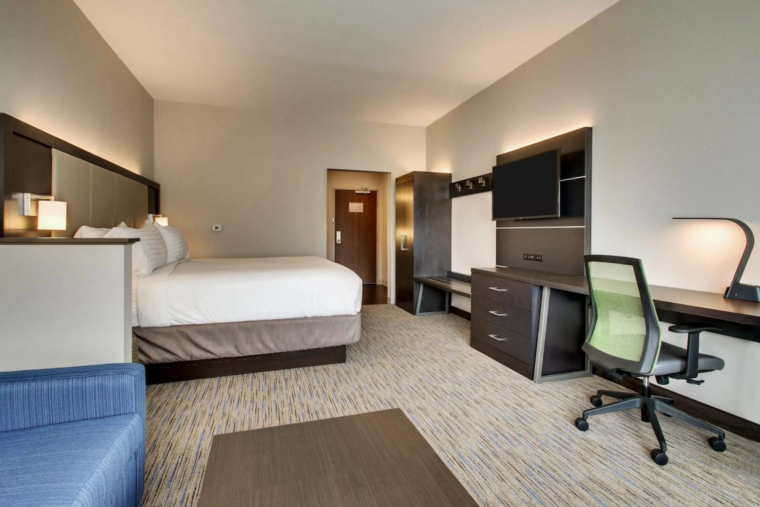 Photo of the whole room, Bed in Holiday Inn Express & Suites - Summerville by IHG