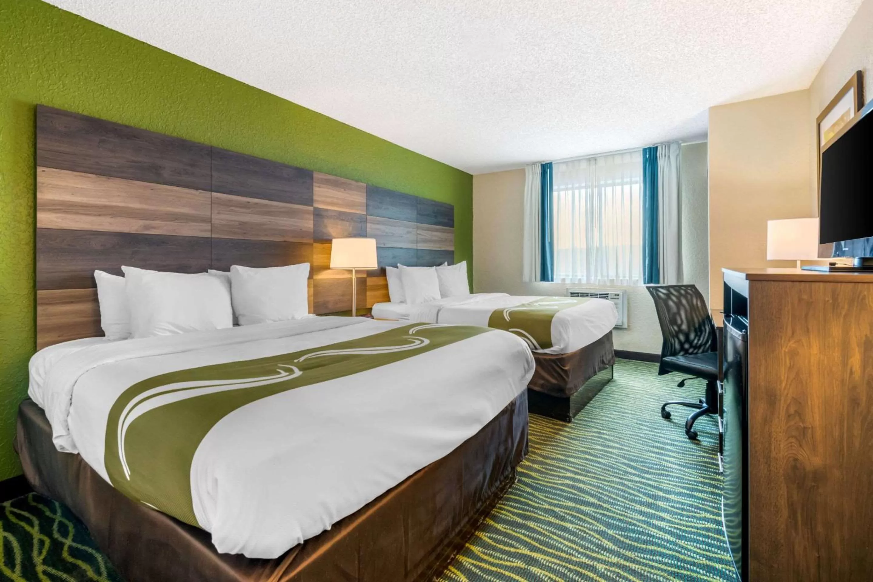 Photo of the whole room, Bed in Quality Inn & Suites Leesburg Chain of Lakes