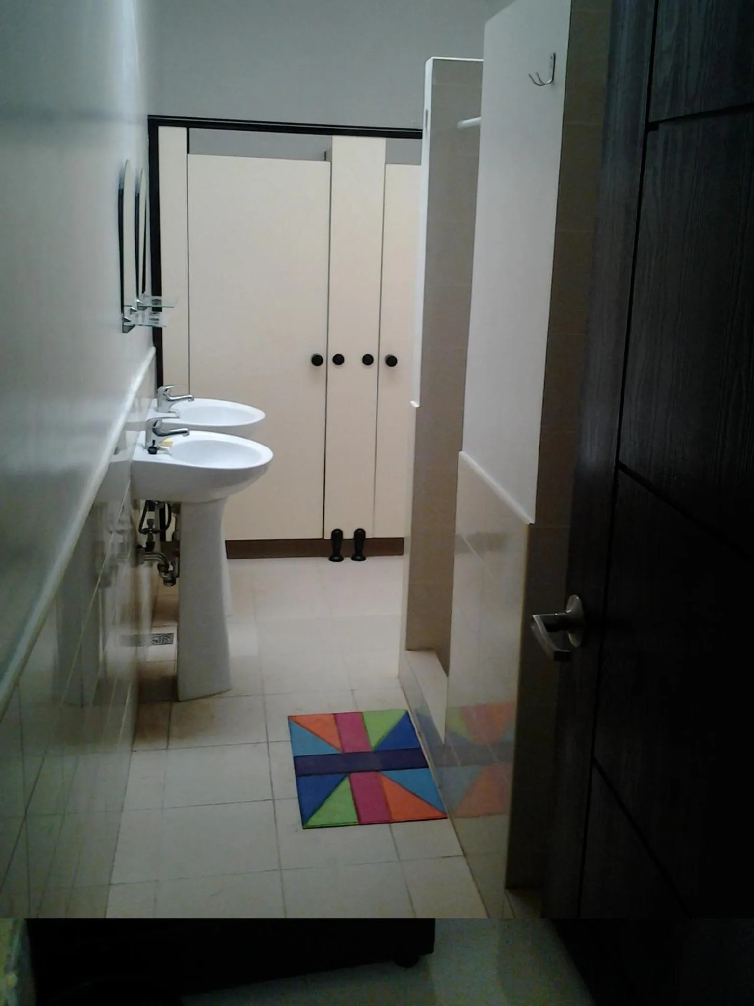 Bathroom in Crossroads Hostel Manila