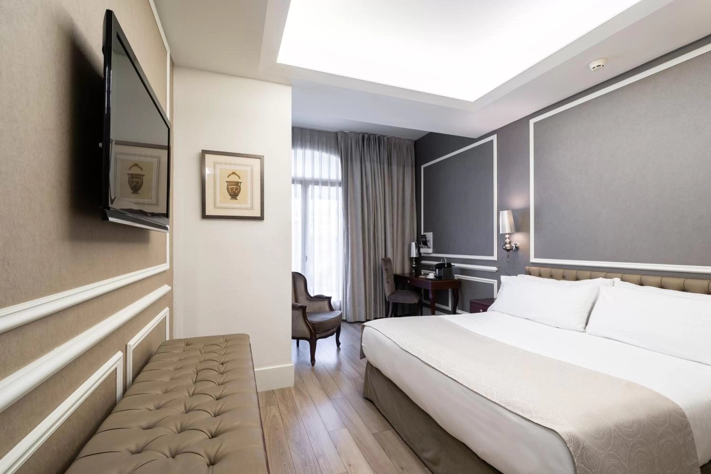 Double Room with Terrace in Catalonia Passeig de Gràcia 4* Sup