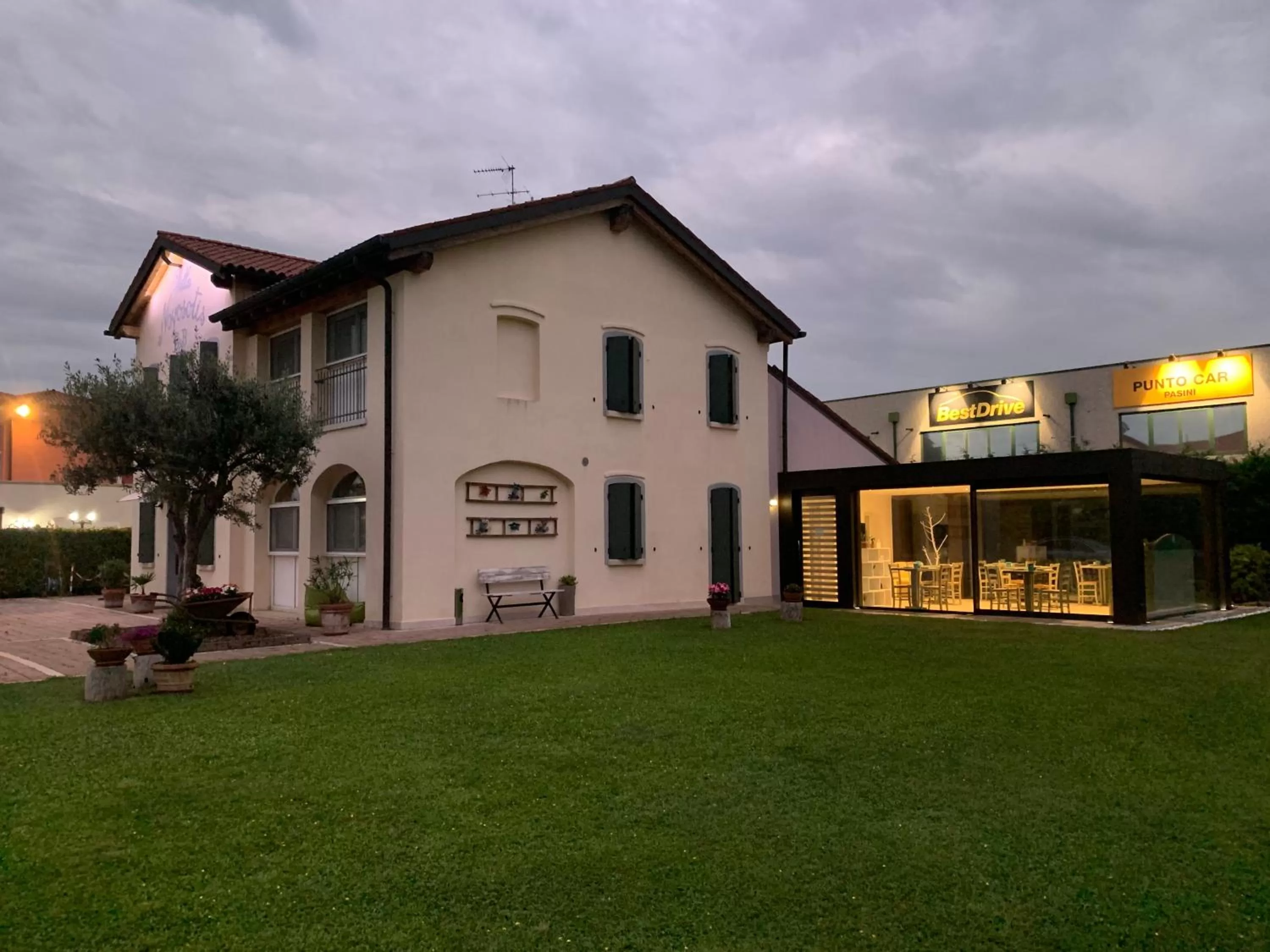 Property building in Villa Myosotis