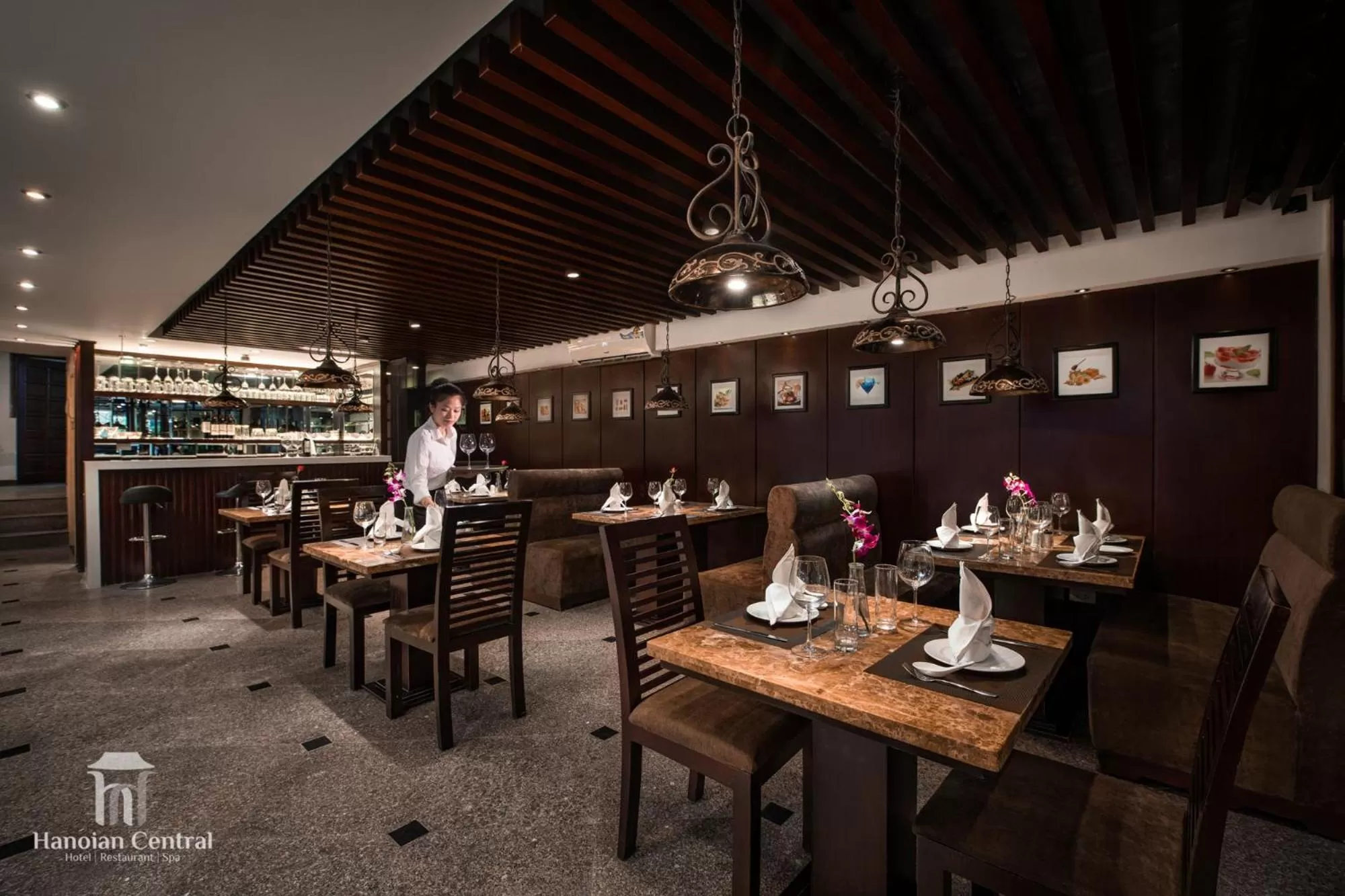 Restaurant/places to eat in Hanoian Central Hotel & Spa