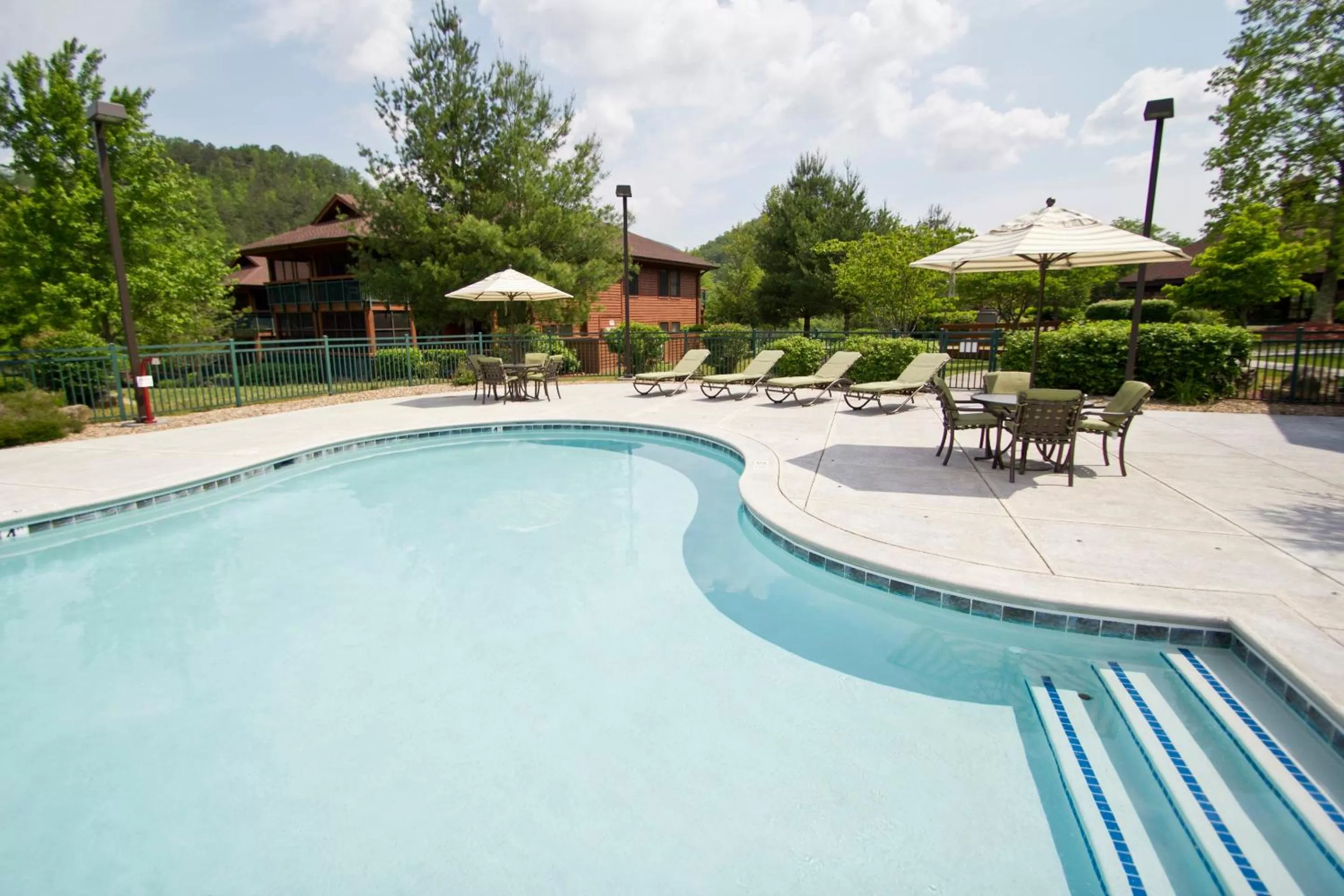 Swimming pool in Hilton Vacation Club Bent Creek Golf Village Gatlinburg
