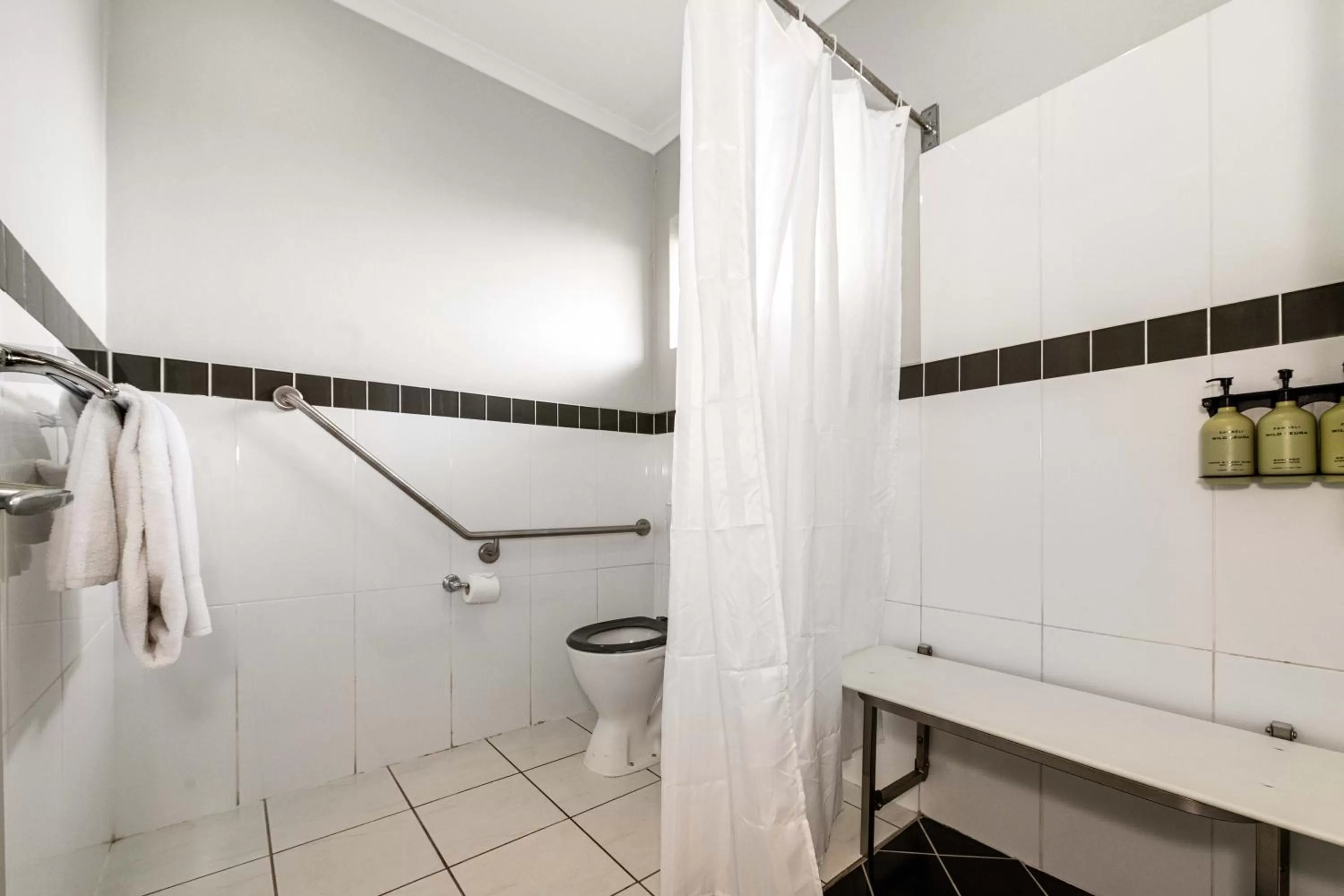 Bathroom in Alara Motor Inn