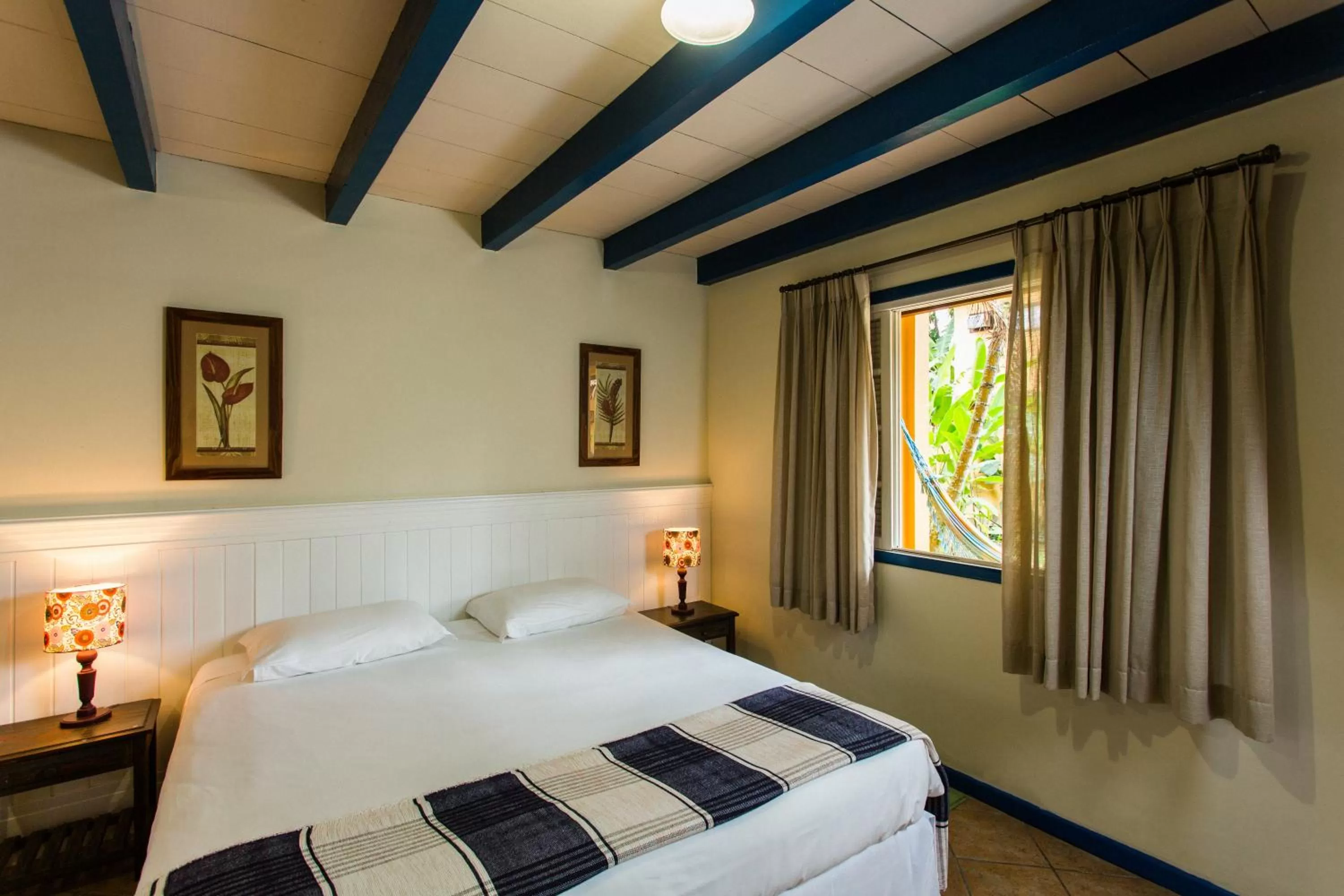 Bed in Pousada Corsario Paraty