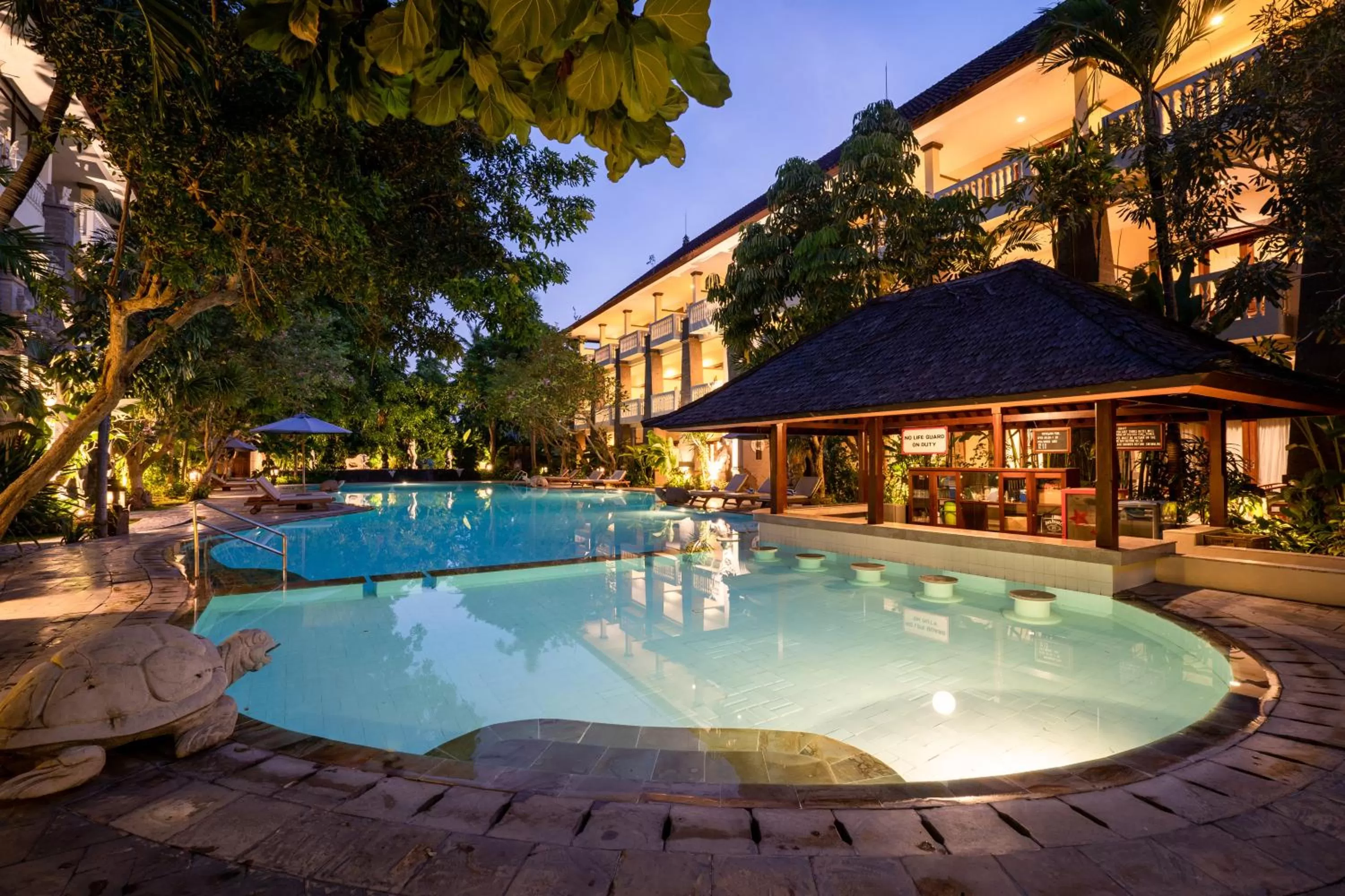 Swimming pool in Hotel Kumala Pantai