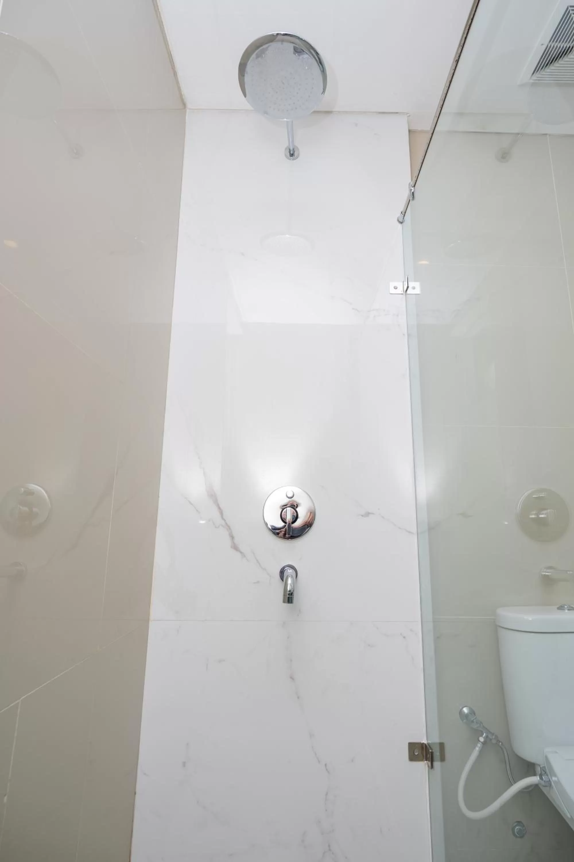 Bathroom in Jambuluwuk Thamrin Hotel