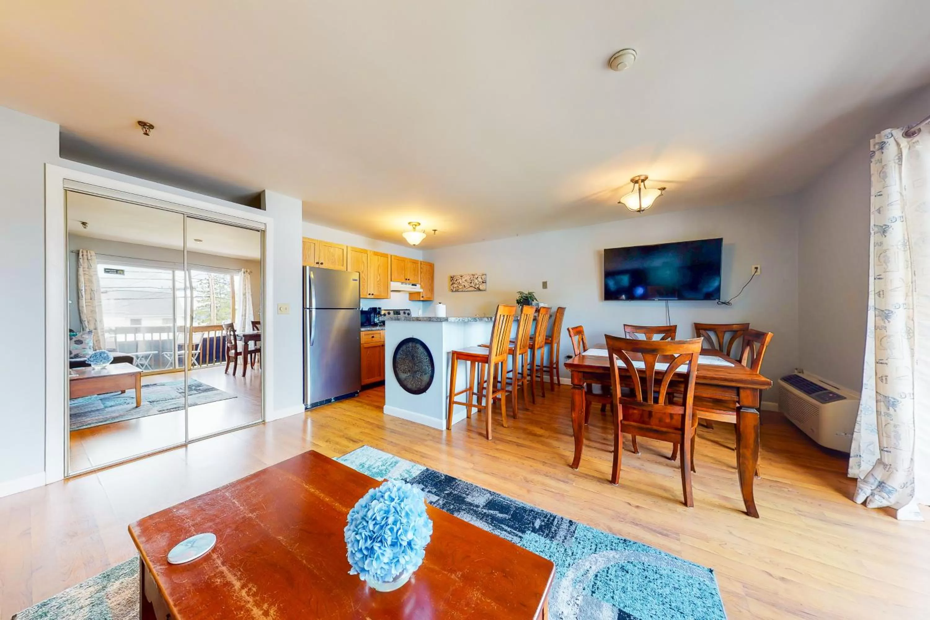 Dining Area in Lake Winnipesaukee Retreat