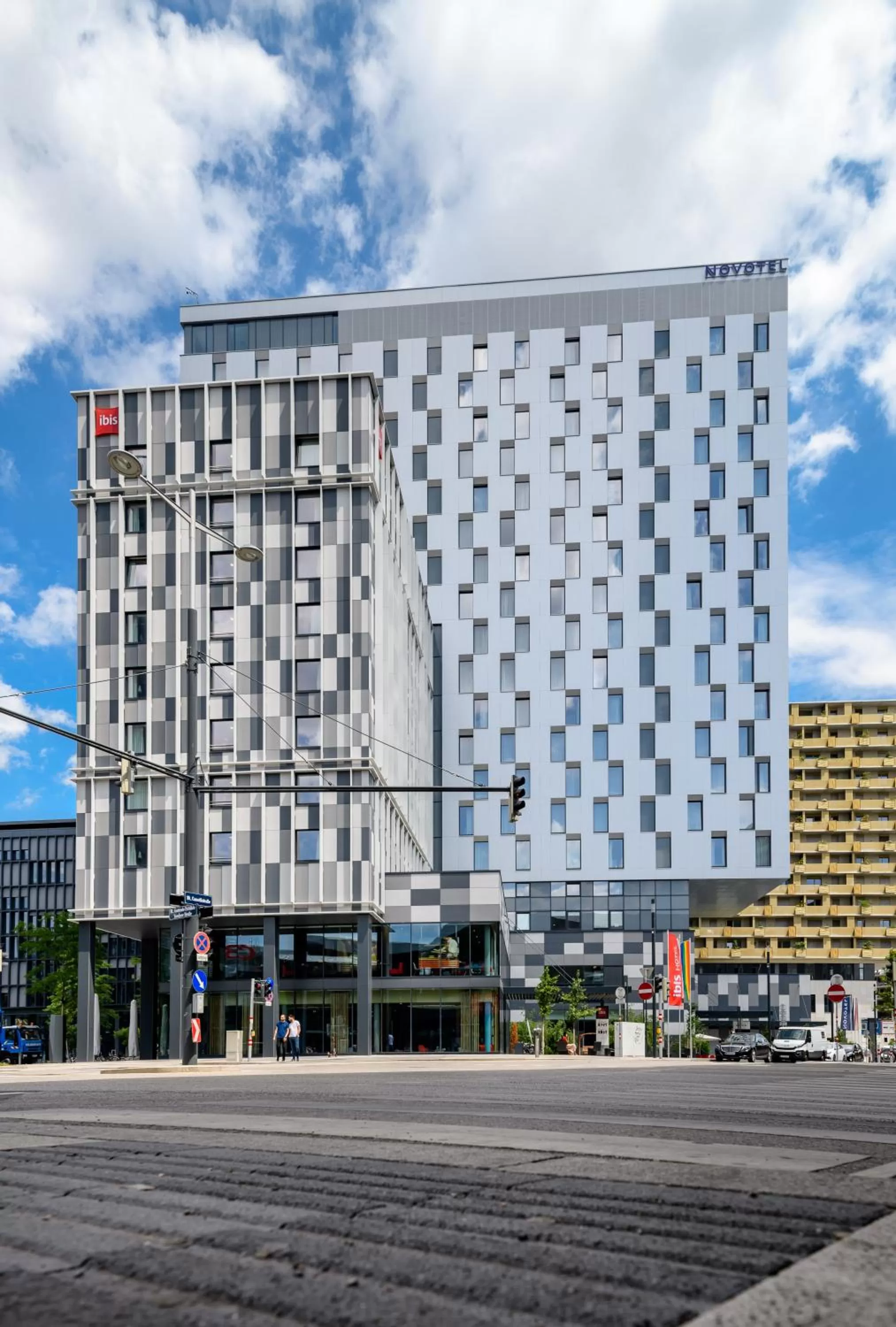Facade/entrance in Novotel Wien Hauptbahnhof