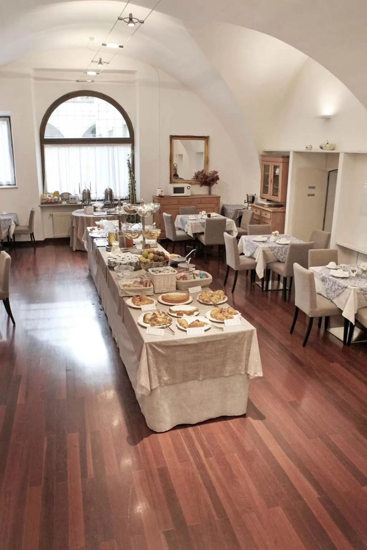 Restaurant/places to eat in Albergo Accademia