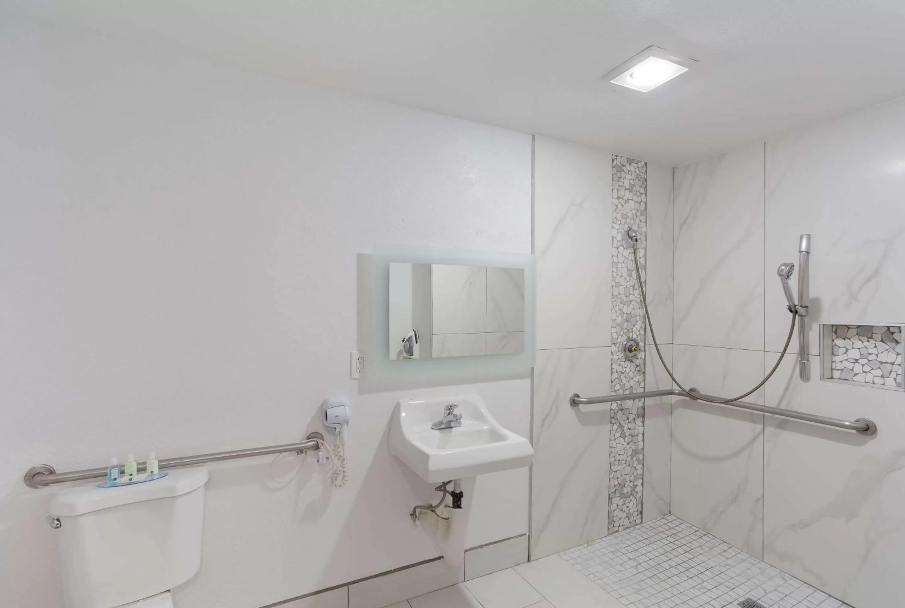 Bathroom in Quality Inn Redding near I-5