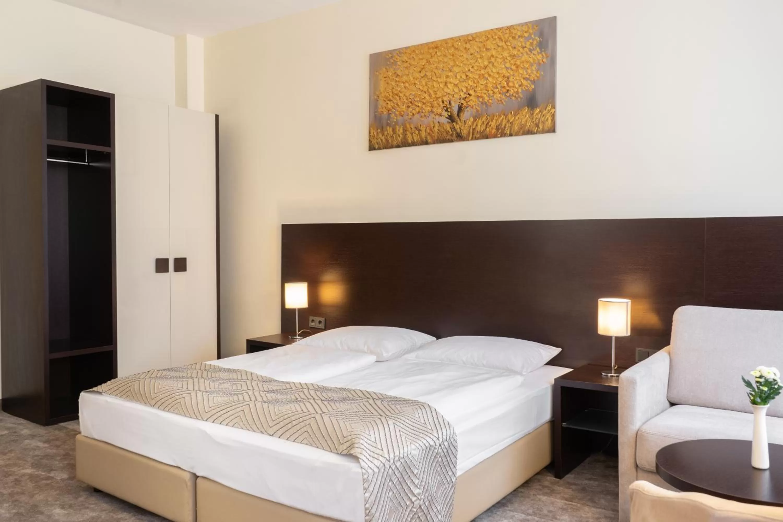 Staff, Bed in Galerie Hotel