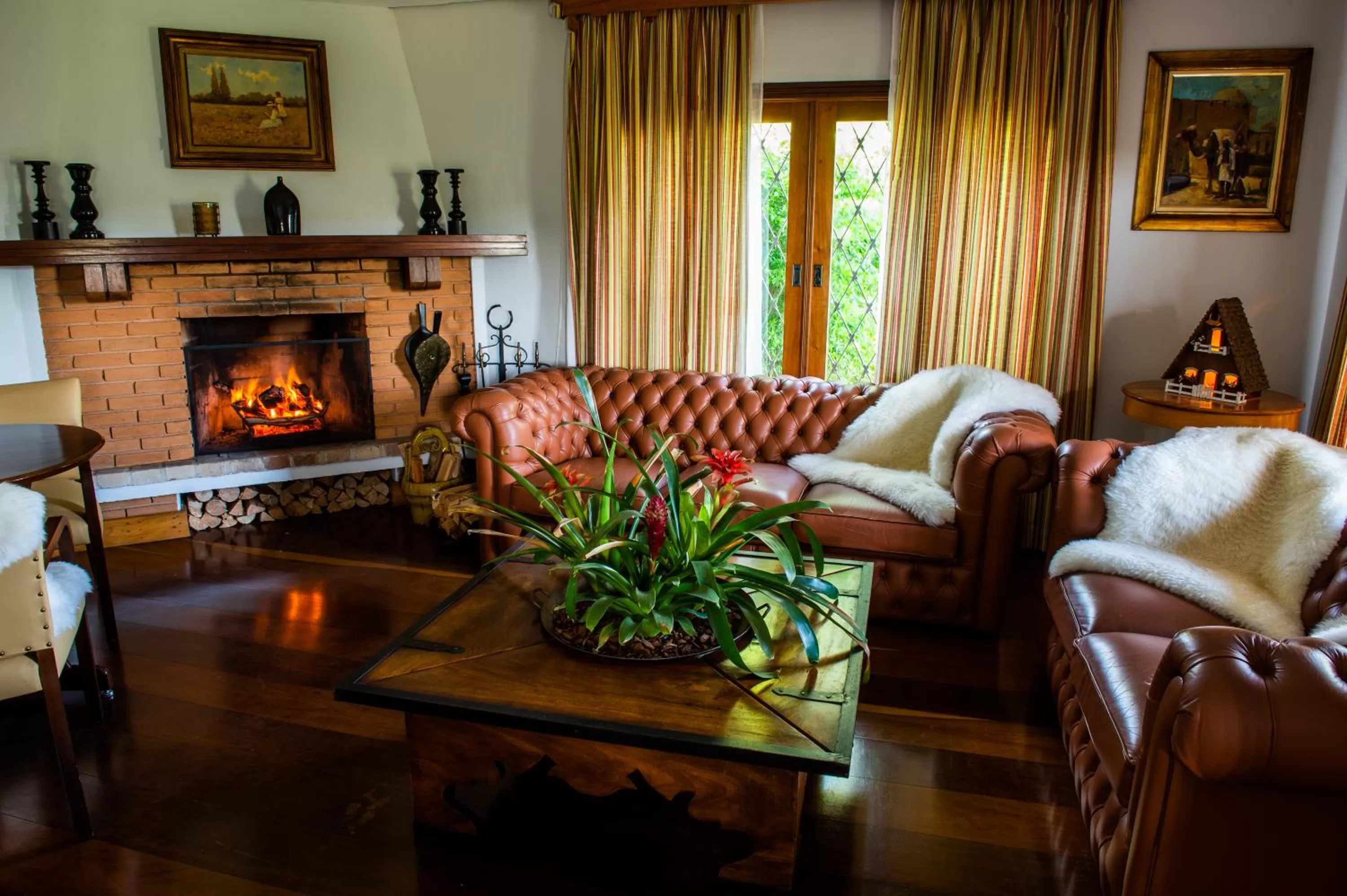 Communal lounge/ TV room in Pousada das Lavandas