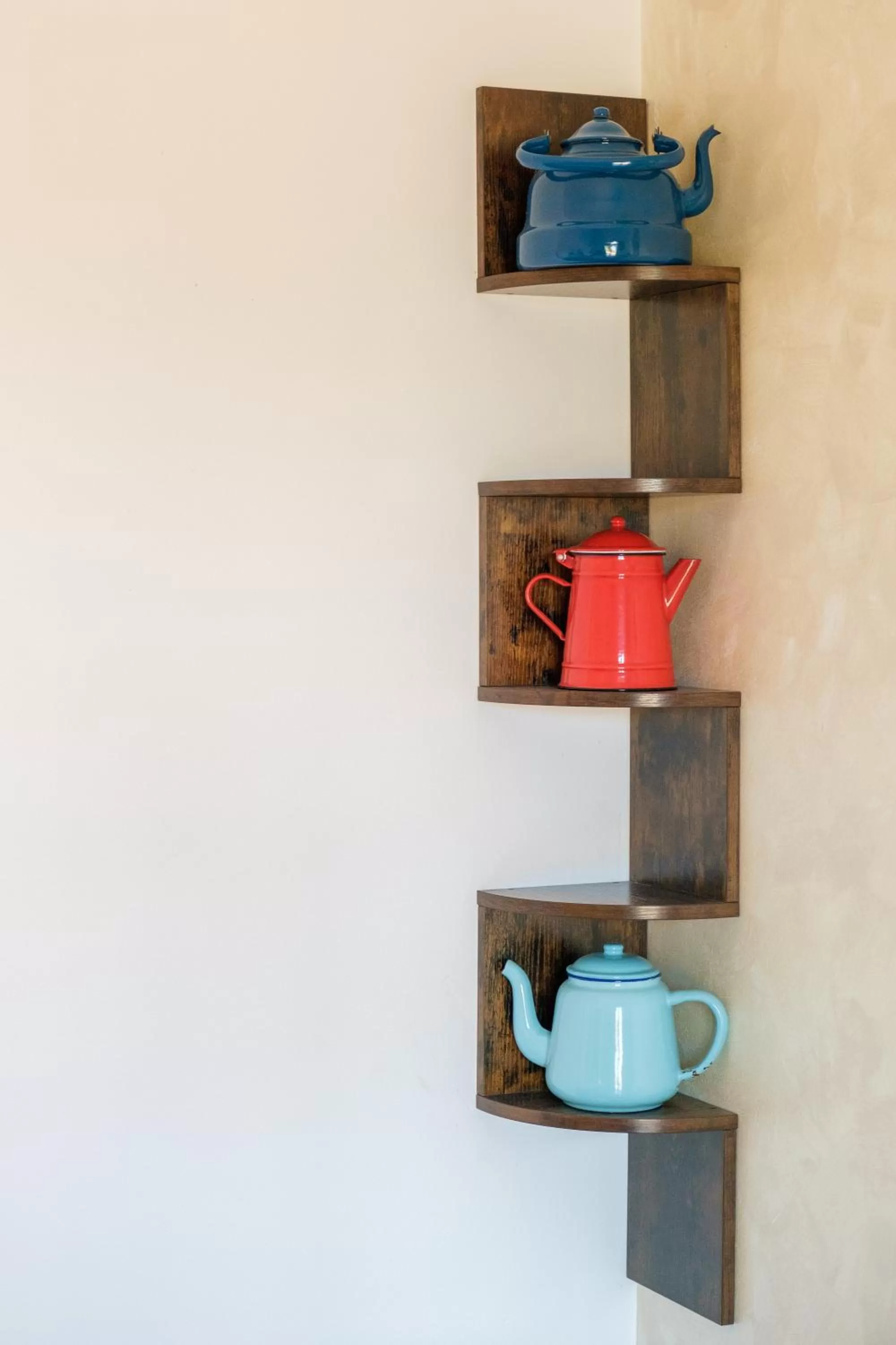 Decorative detail, TV/Entertainment Center in Fabula Rooms 3 Suites with private bathroom