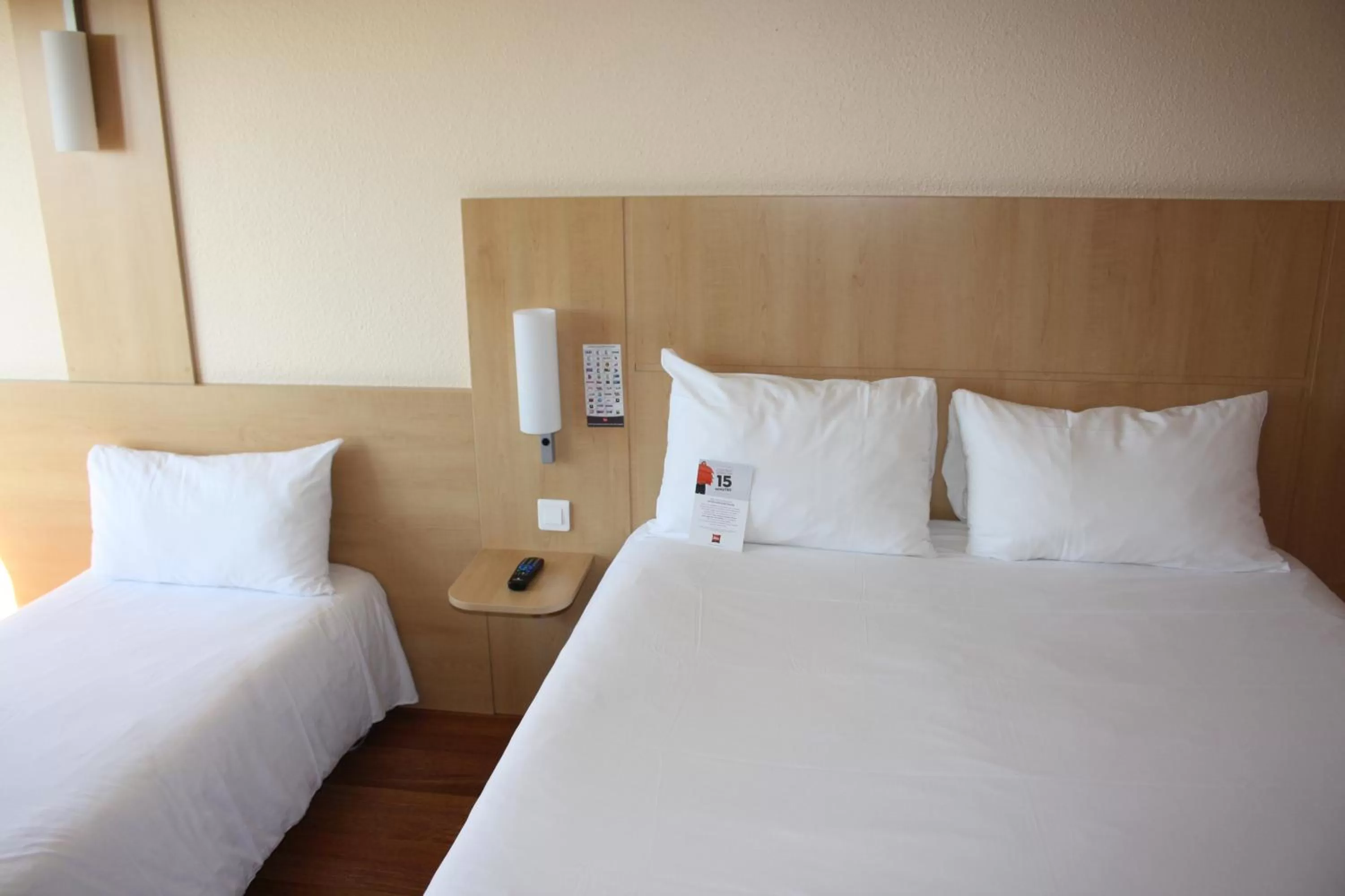 Bedroom, Bed in ibis Marseille Centre Gare Saint Charles