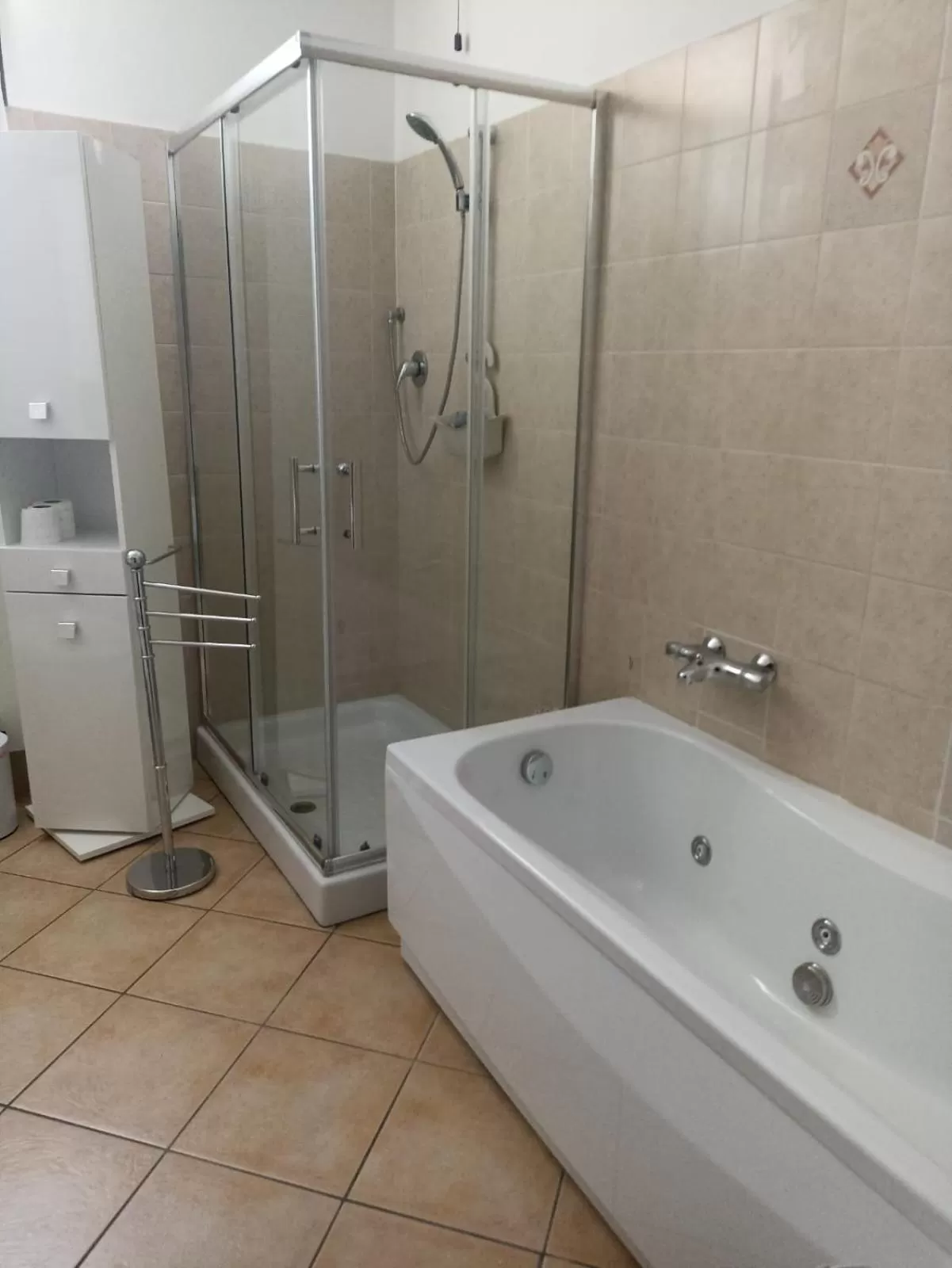 Hot Tub, Bathroom in BELLA ASSISI B & B