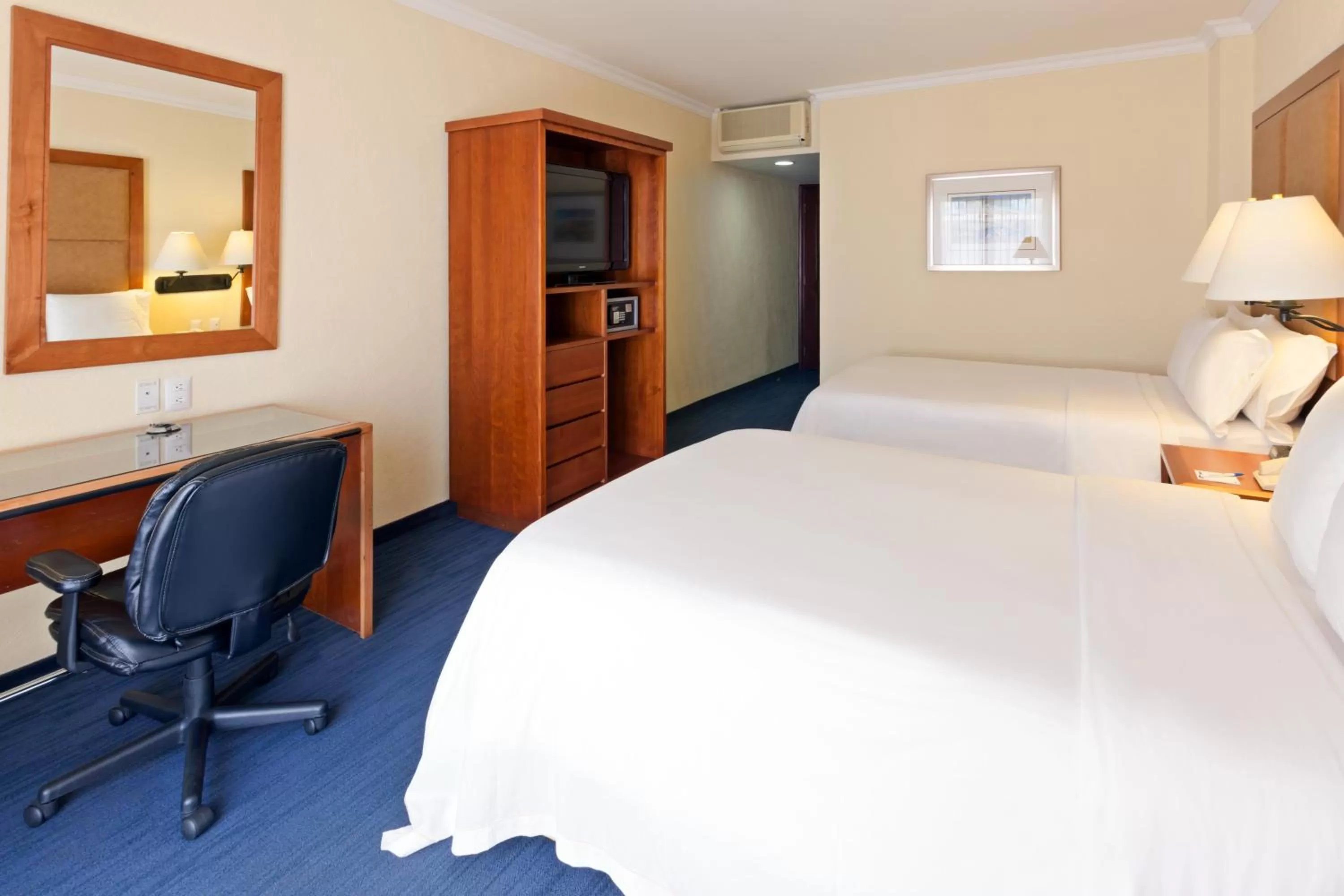 Photo of the whole room, Bed in Holiday Inn Express Oaxaca - Centro Historico by IHG