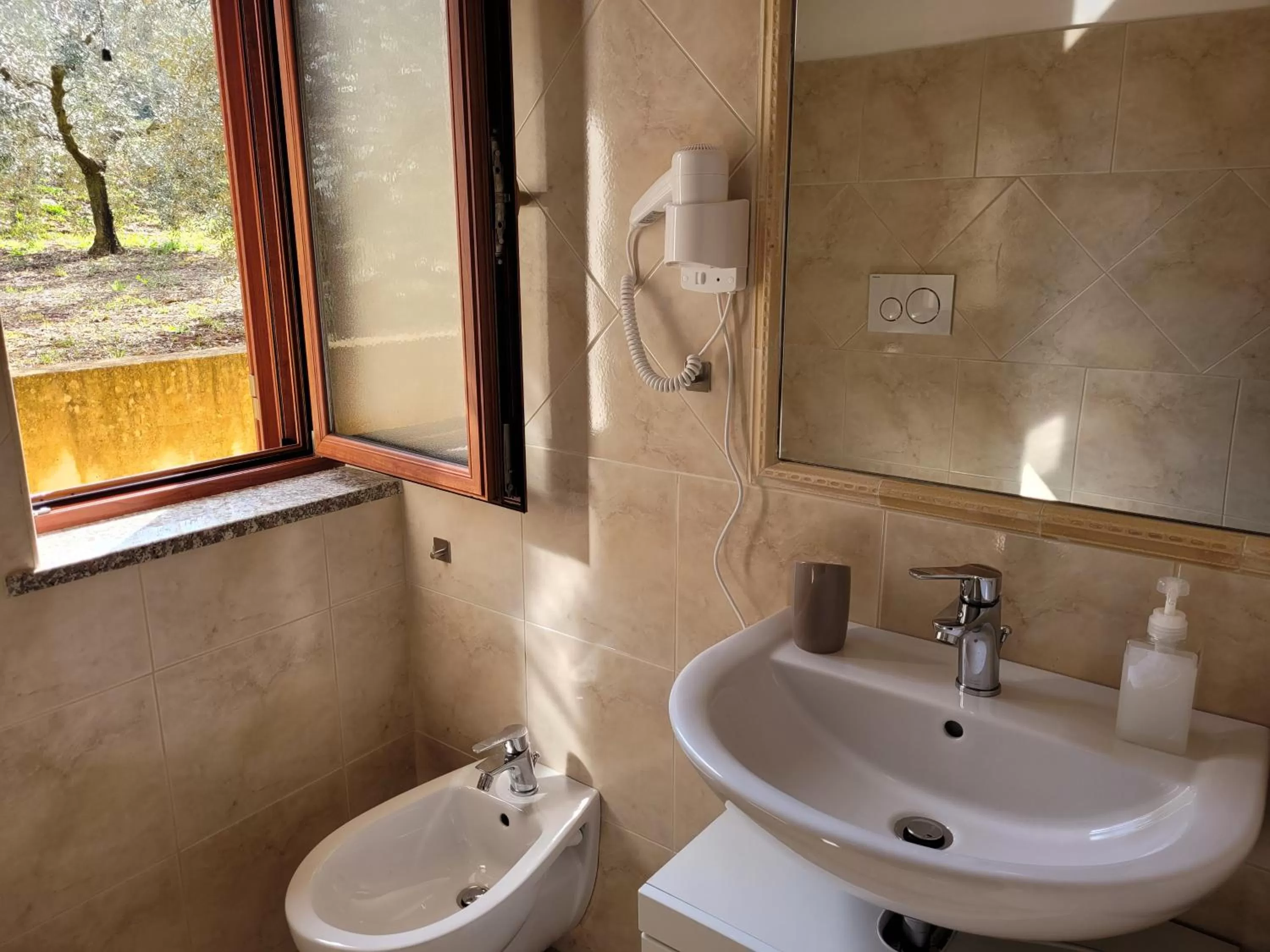 Alloggio turistico Magnifico Alessandro Valle Bernardo 04025 Lenola nei pressi di Fondi LT