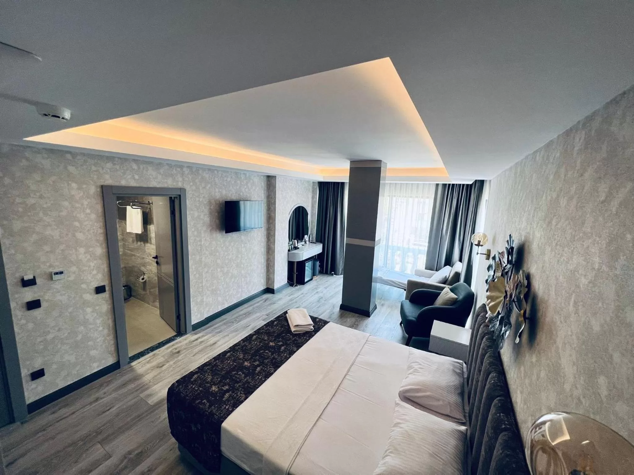 Bedroom in Avion Suite Hotel