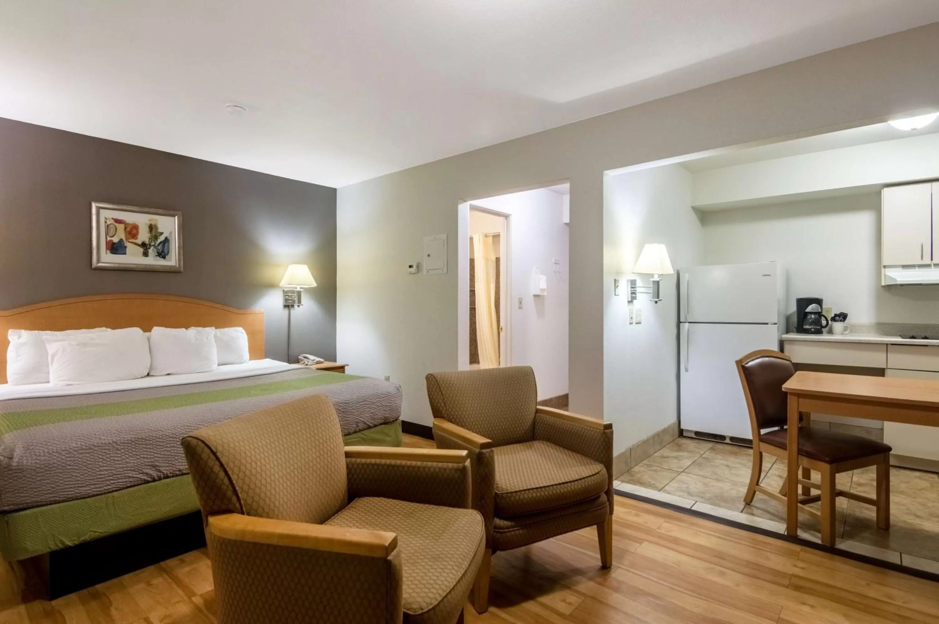 Photo of the whole room, Bed in Studio 6-Lubbock, TX - Medical Center