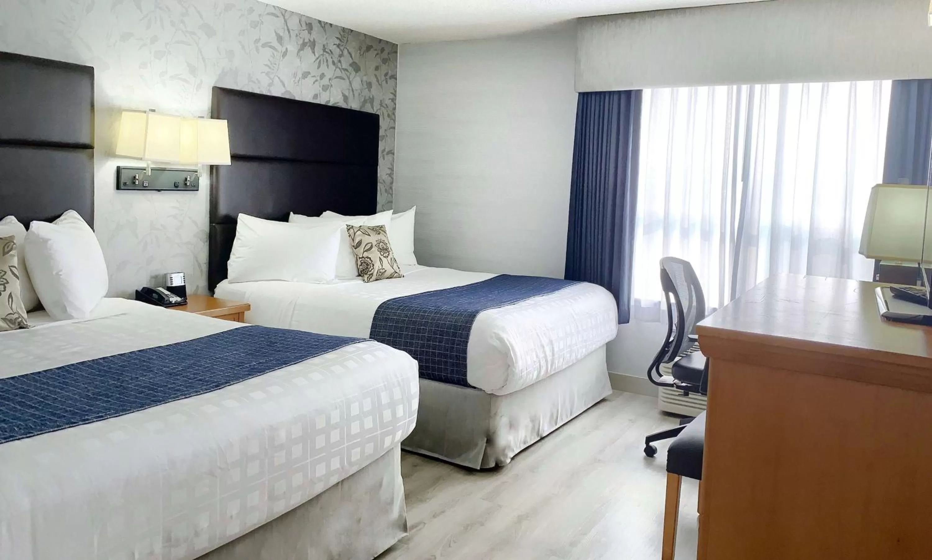 Photo of the whole room, Bed in Best Western Plus Regency Inn and Conference Centre