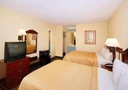 Bed in Days Inn by Wyndham Mocksville