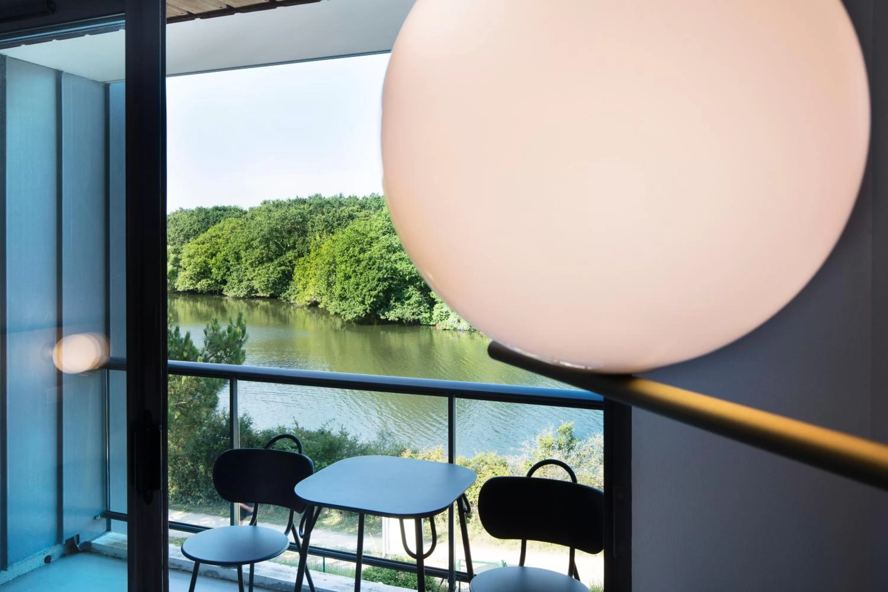 Lake view in Best Western Plus Hotel les Rives du Ter