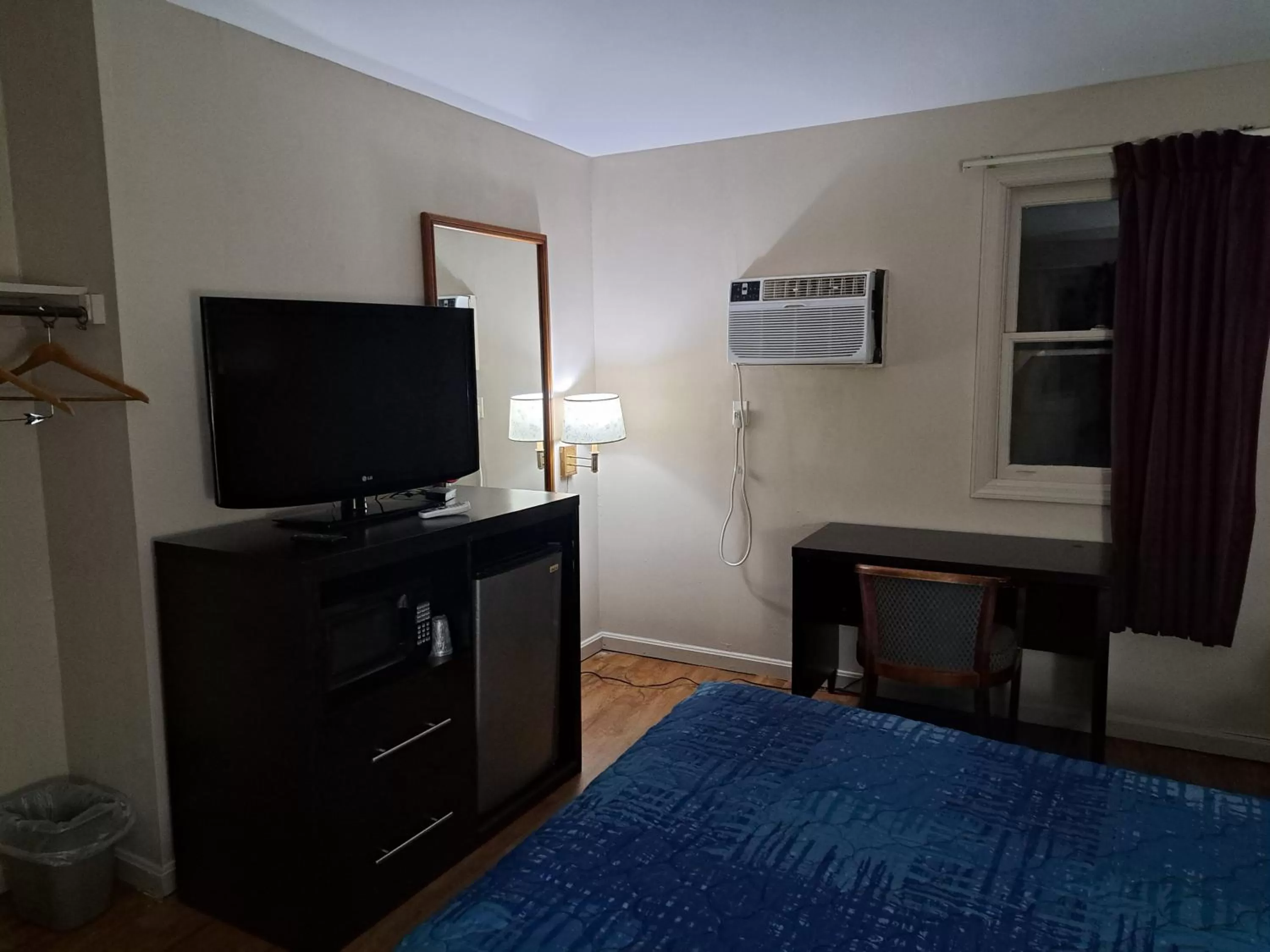 Photo of the whole room, Bed in Pennswoods Inn