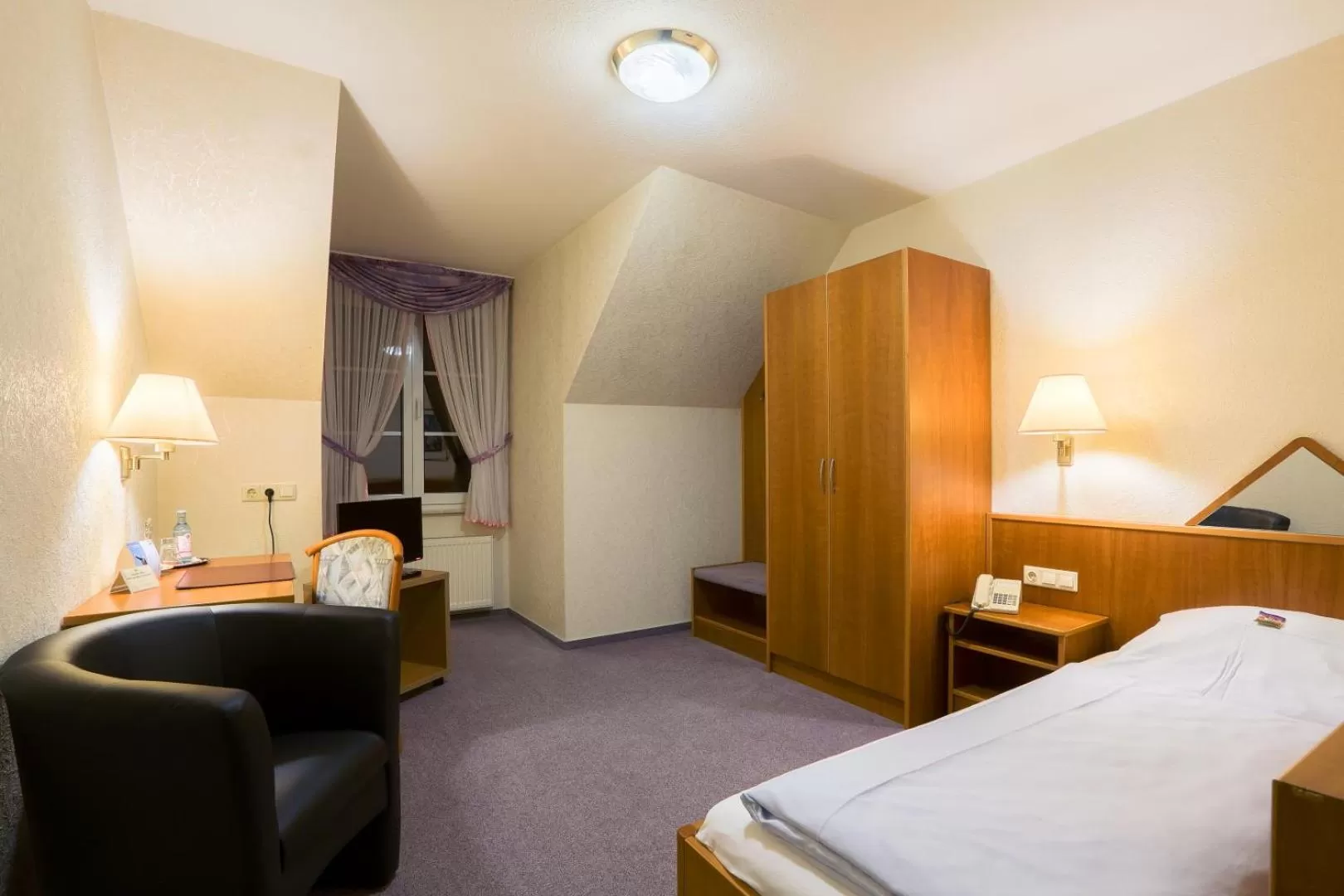 Photo of the whole room, Bed in Gästehaus Janzen