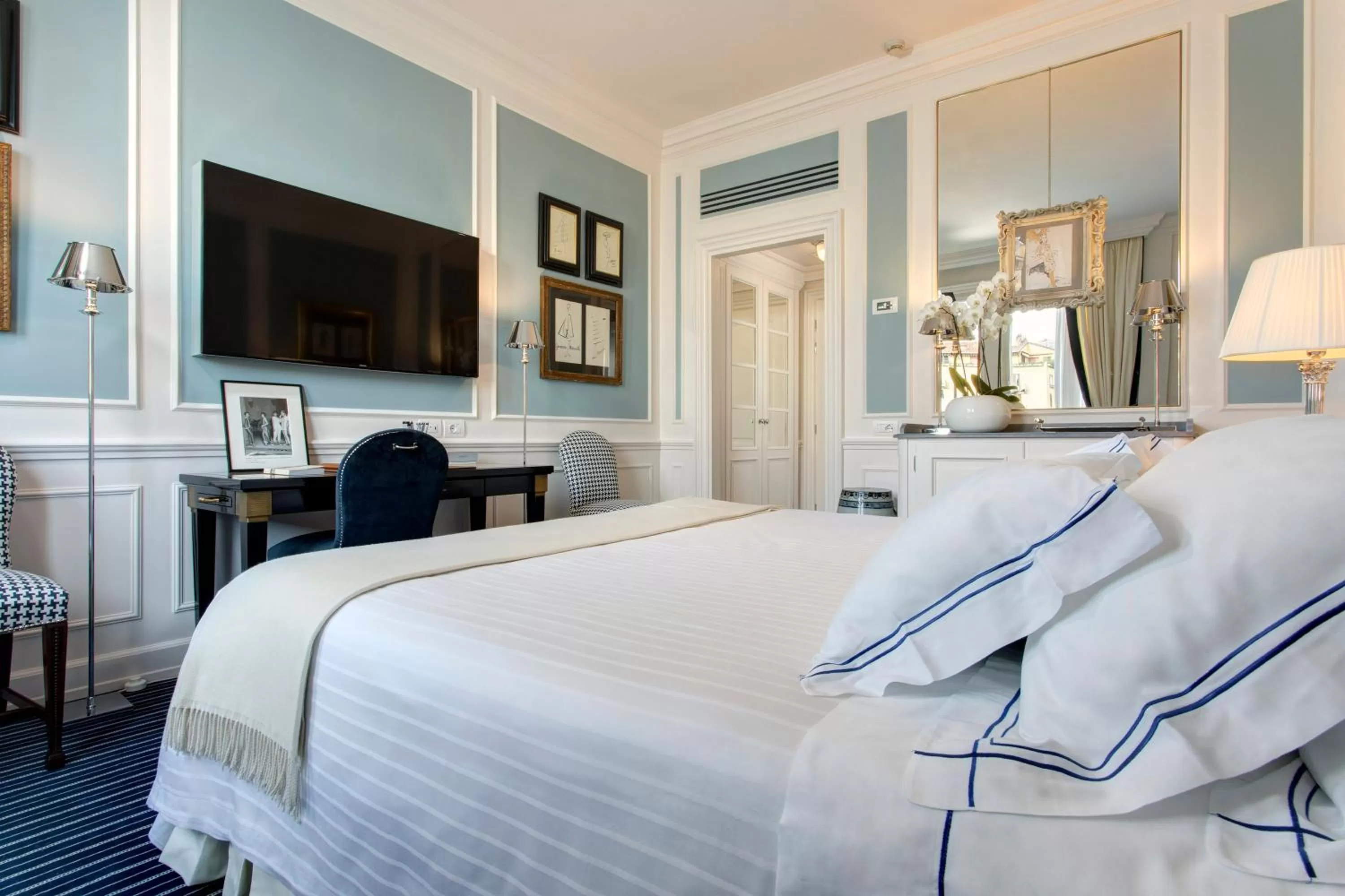 Superior Double or Twin Room with River View in Hotel Lungarno - Lungarno Collection