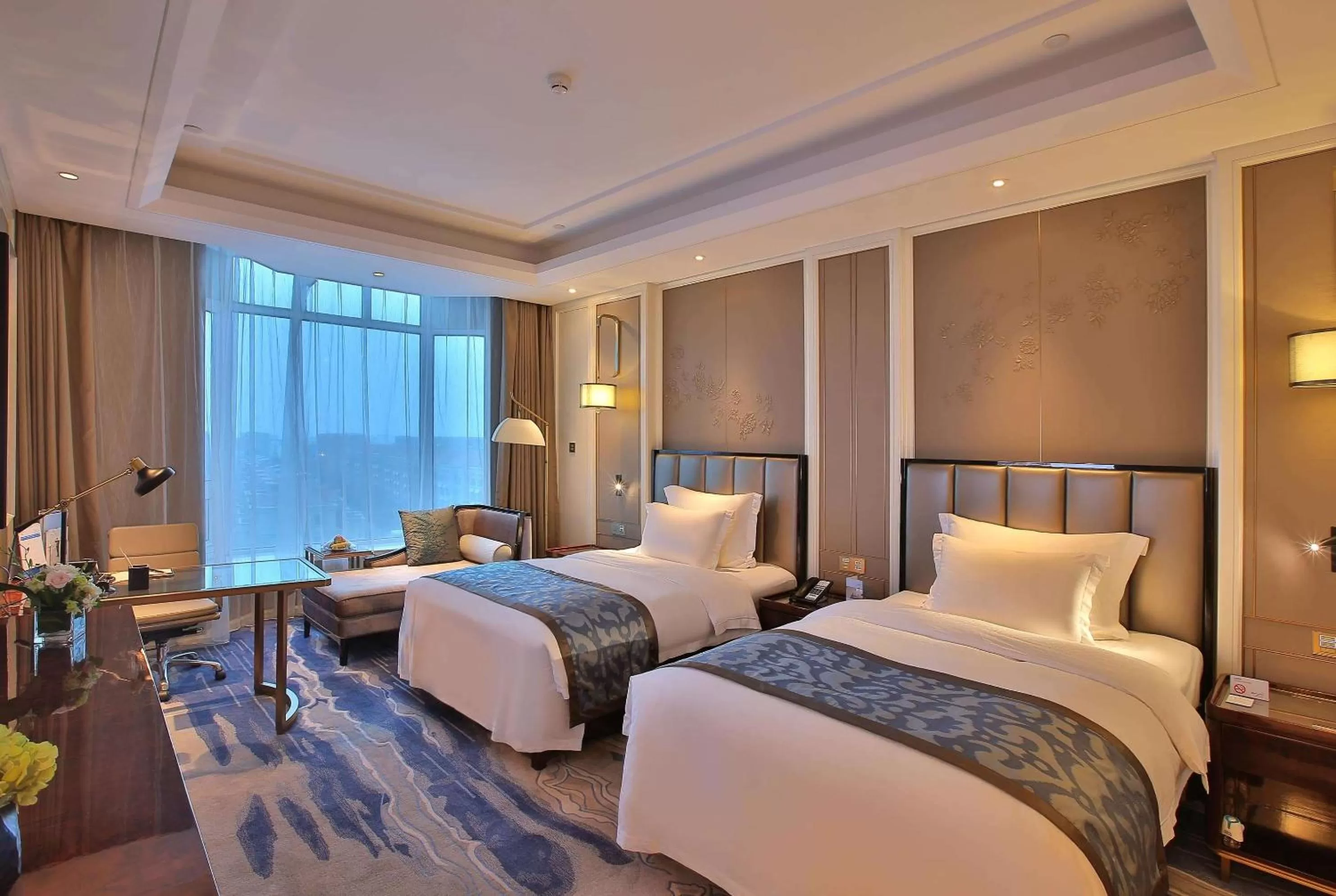Photo of the whole room, Bed in Wyndham Qingdao l Free Fixed-Time Shuttle Service Between Hotel and Airport & North Railway Station l Outdoor Children's Amusement Park l 1-Hour Play Snooker or Table Tennis