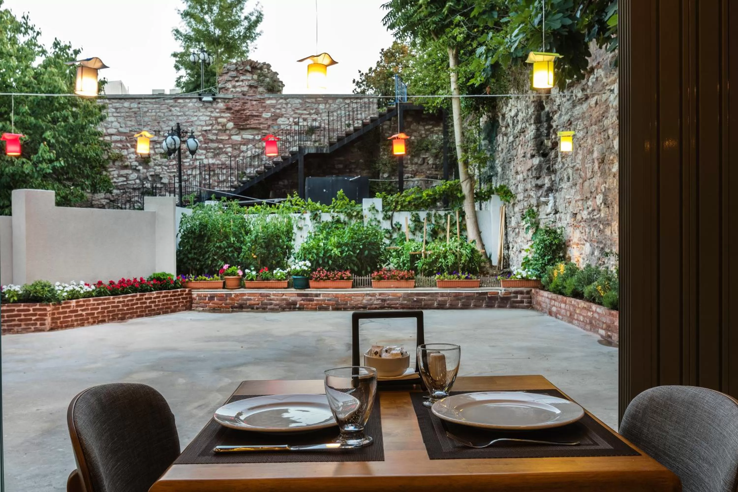 Garden in Obelisk Hotel & Suites