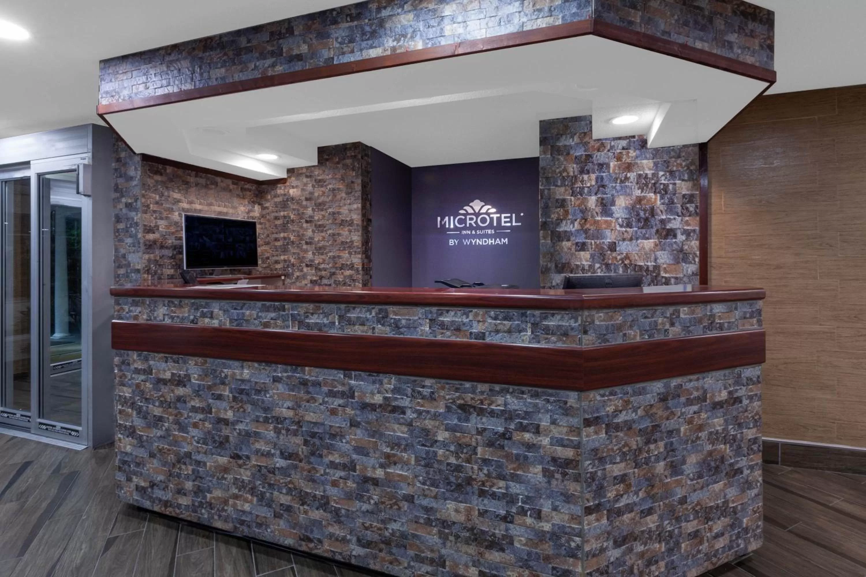 Lobby or reception in Microtel Inn Suite by Wyndham BWI Airport